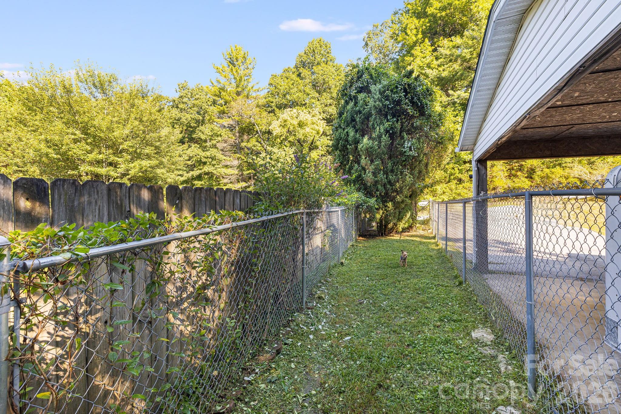 Single Family Residence at 96 Fallswood Court, Hendersonville, photo 40 of 41