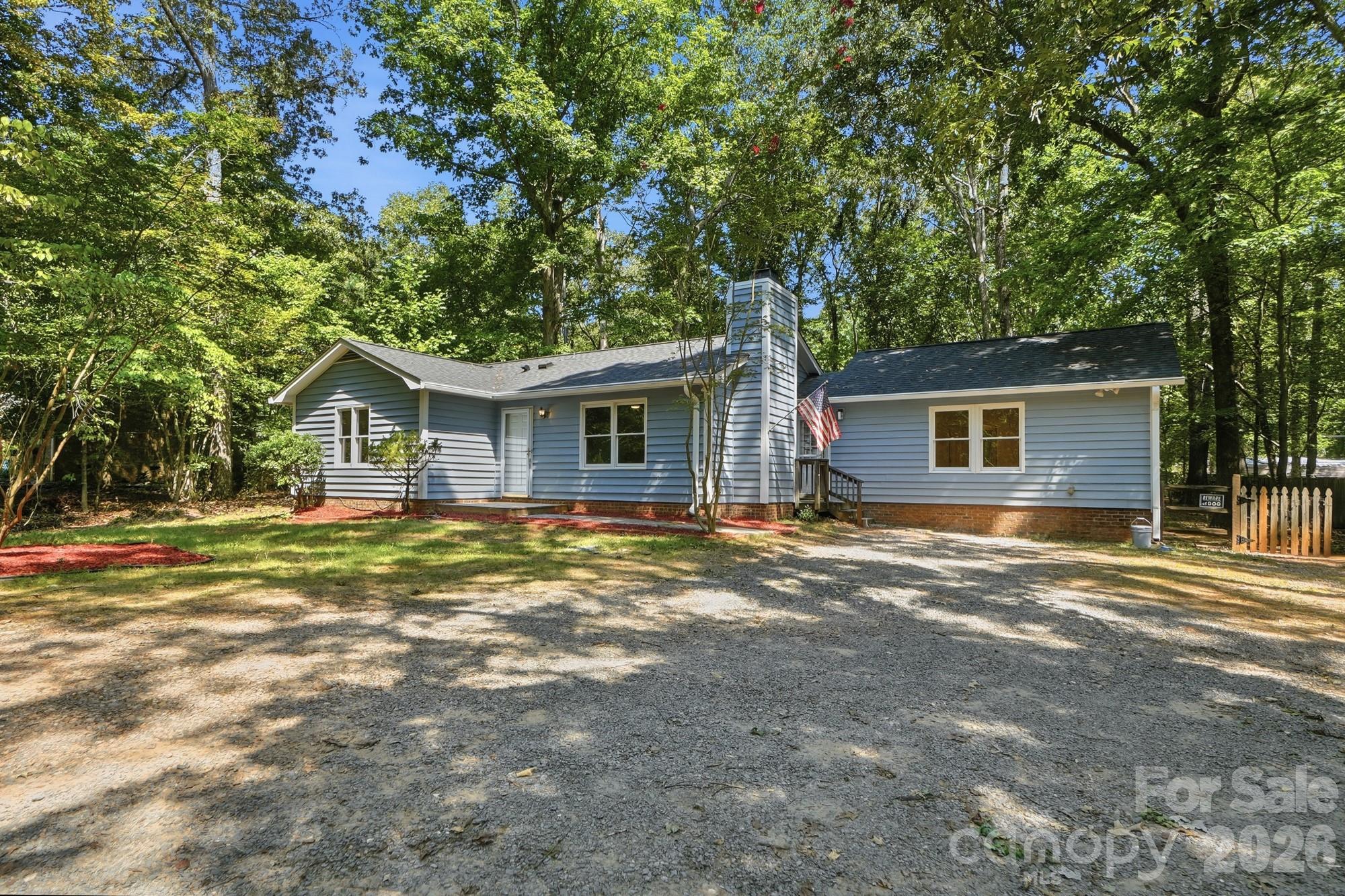 Single Family Residence at 6324 Saddlewood Drive, Waxhaw, photo 2 of 31