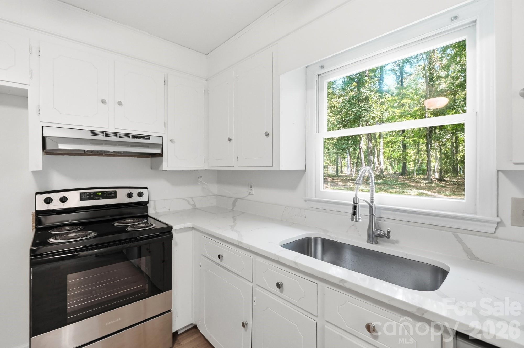 Single Family Residence at 6324 Saddlewood Drive, Waxhaw, photo 10 of 31