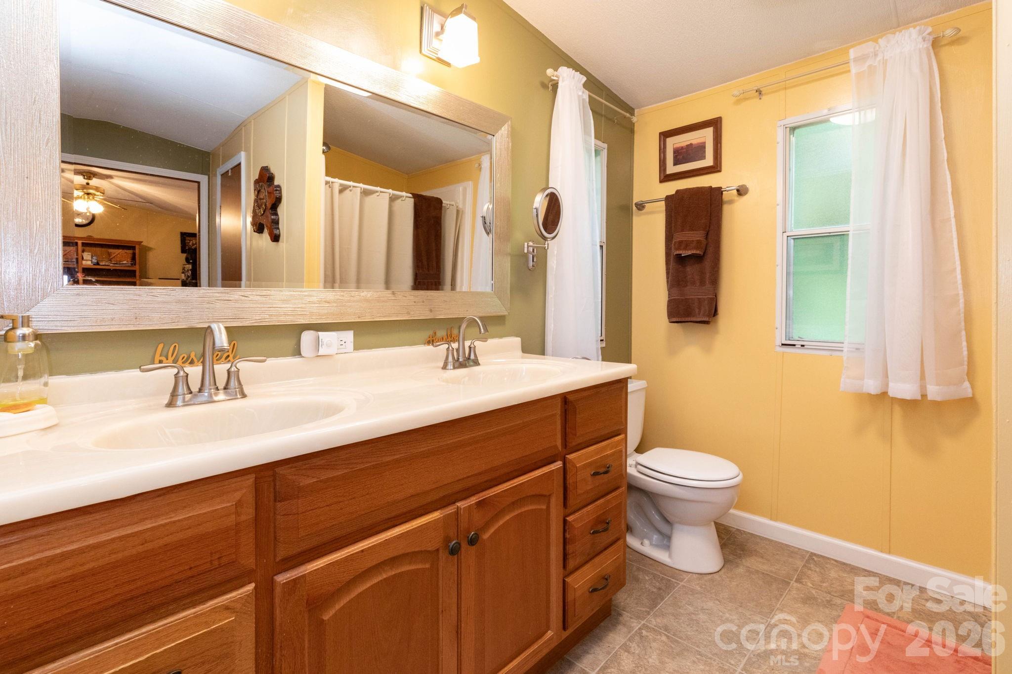 Single Family Residence at 48 Melissa Lane, Leicester, photo 8 of 38