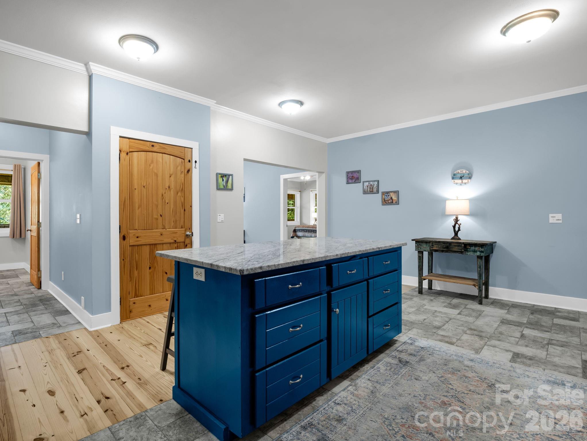 Breakfast bar with storage, door to lower level - 119 Mountain Bluff Trail, Hendersonville