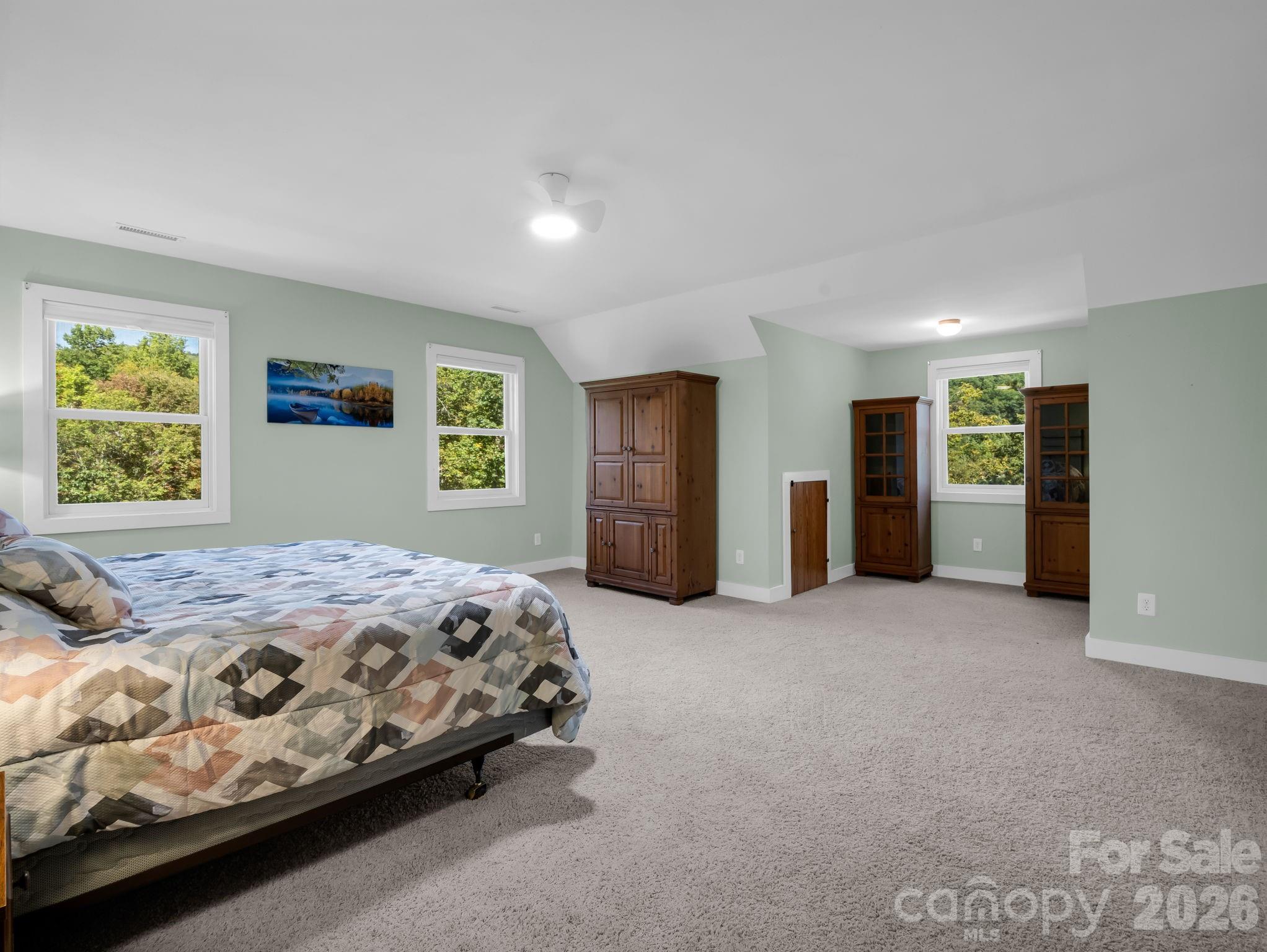 Spacious guest room #1 - upper level - 119 Mountain Bluff Trail, Hendersonville