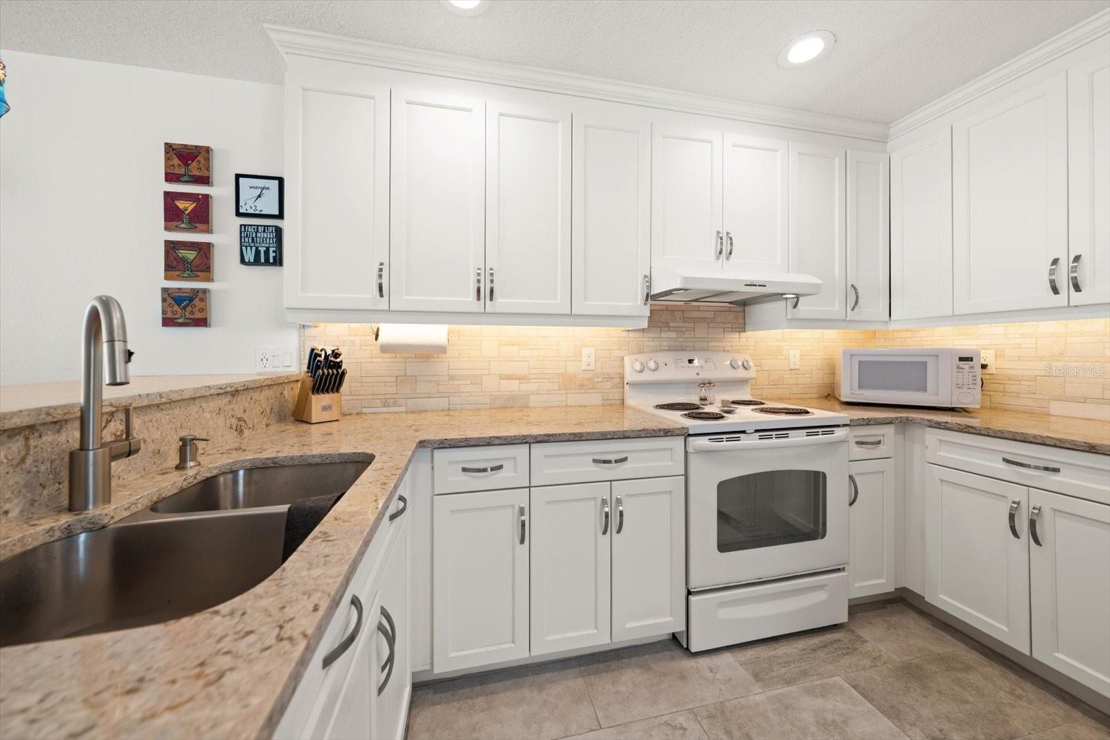 Townhouse at 301 ISLAND WAY #E, CLEARWATER, photo 19 of 43
