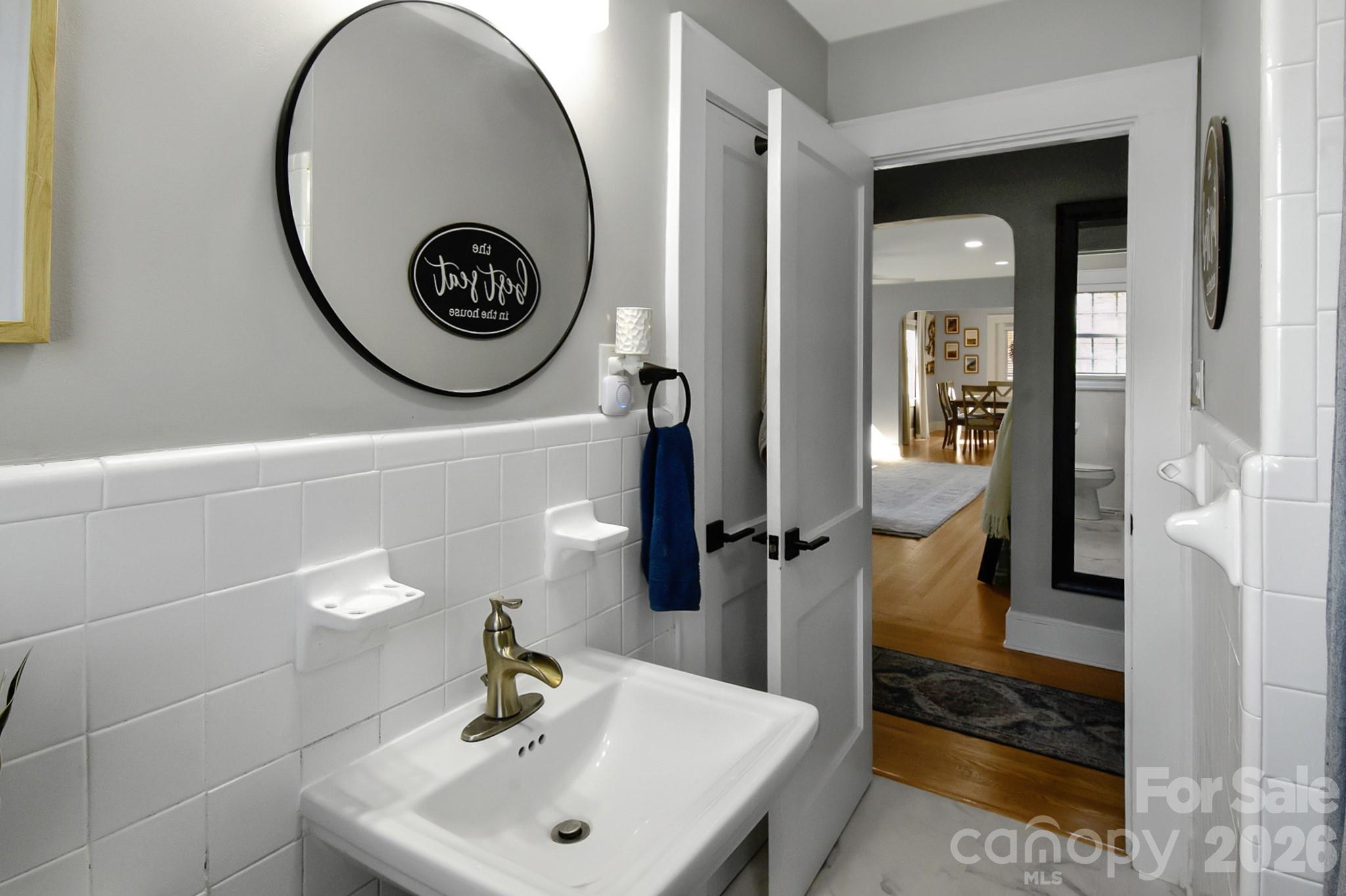 Hallway full bathroom - 541 Perry Road, Troutman