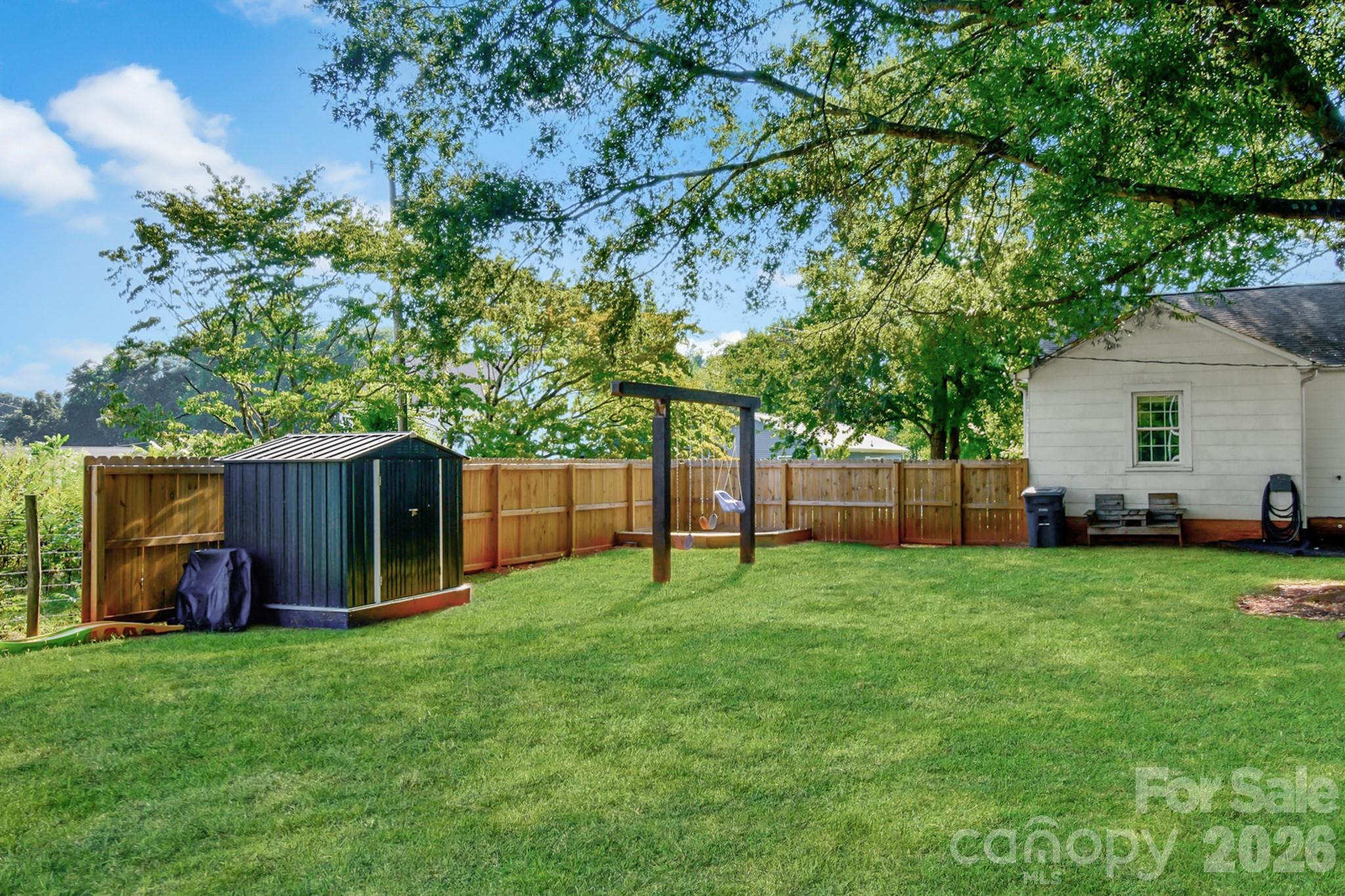 Shed and playset to stay! - 541 Perry Road, Troutman