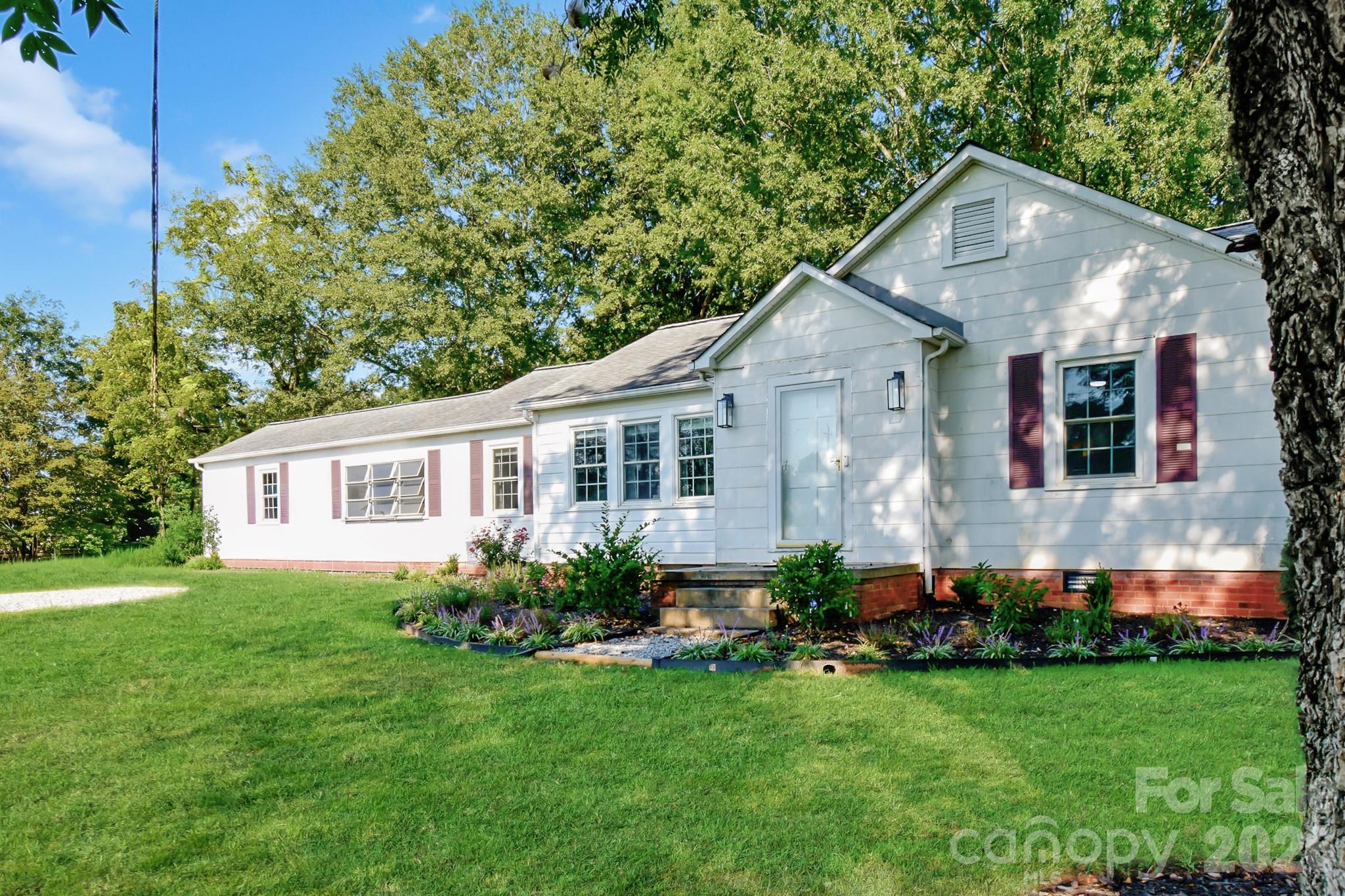 Welcome home to 541 Perry Rd! - 541 Perry Road, Troutman