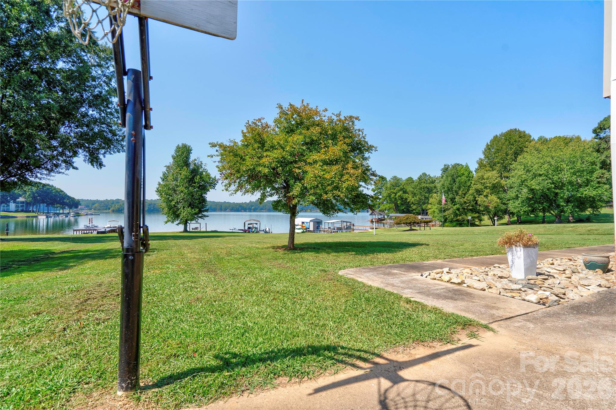 Waterfront. - 152 North Shore Drive, Cherryville