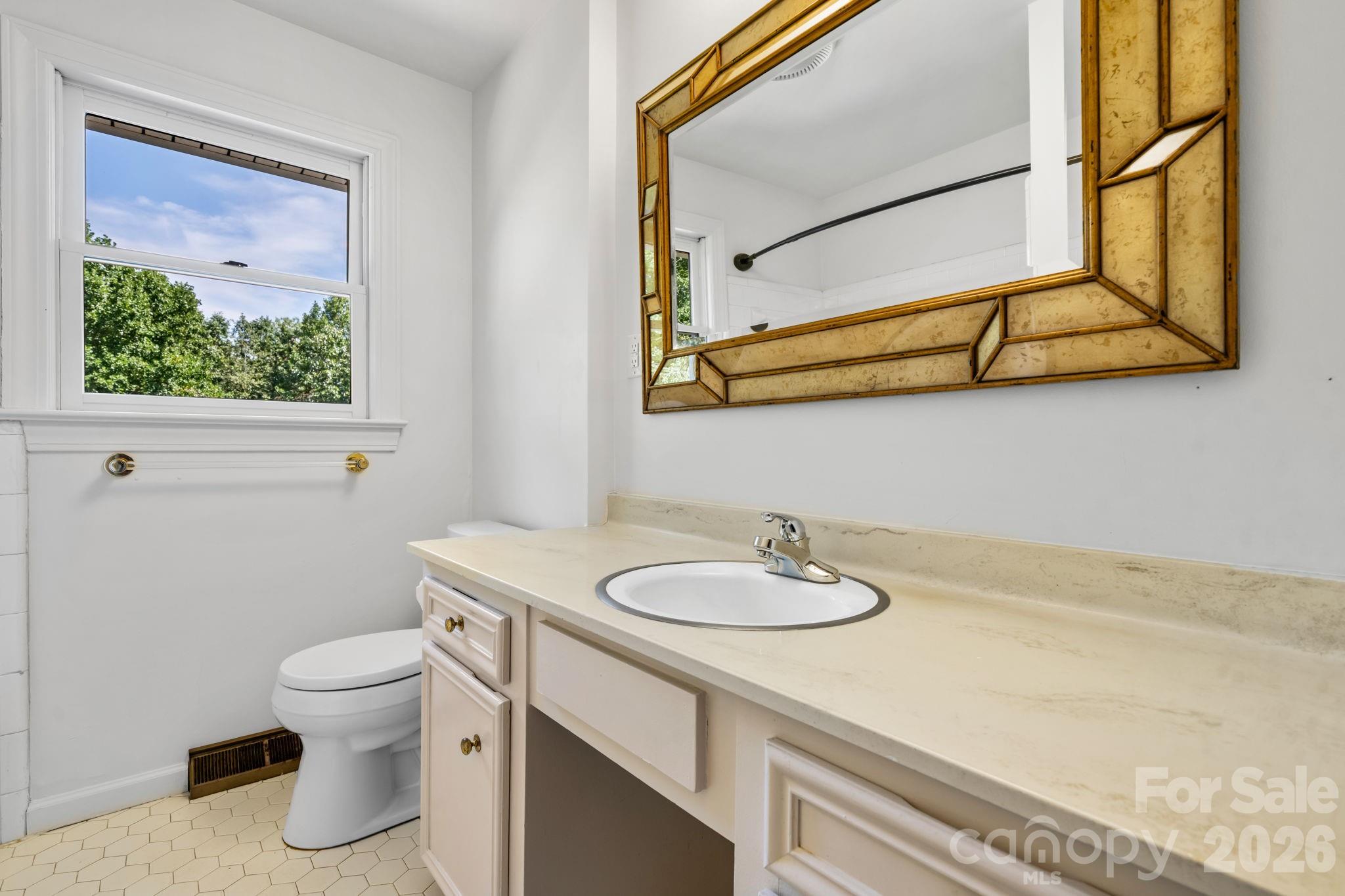 Single Family Residence at 250 36th Avenue NW, Hickory, photo 17 of 48