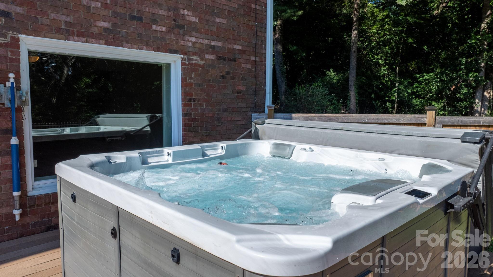 7 person Hot Tub - 250 36th Avenue NW, Hickory