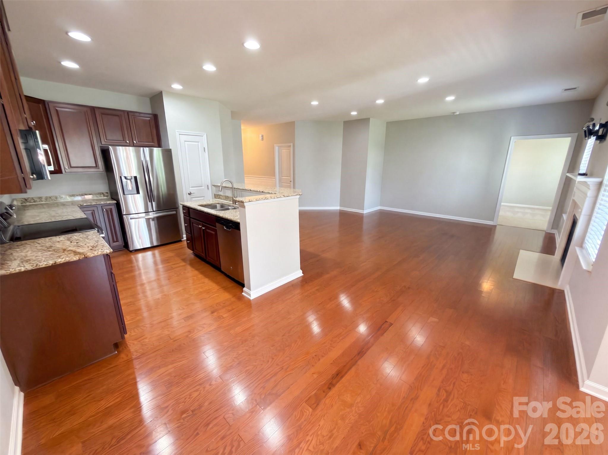 Single Family Residence at 1006 Oakmere Road, Waxhaw, photo 7 of 15