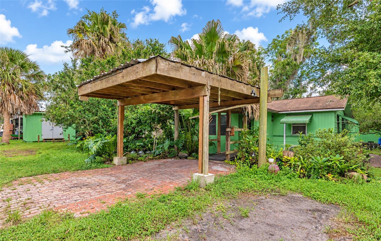 Front of home- tear down and build your own or save for a ranch hand home or in law suite - 3005 VERNA BETHANY RD, MYAKKA CITY