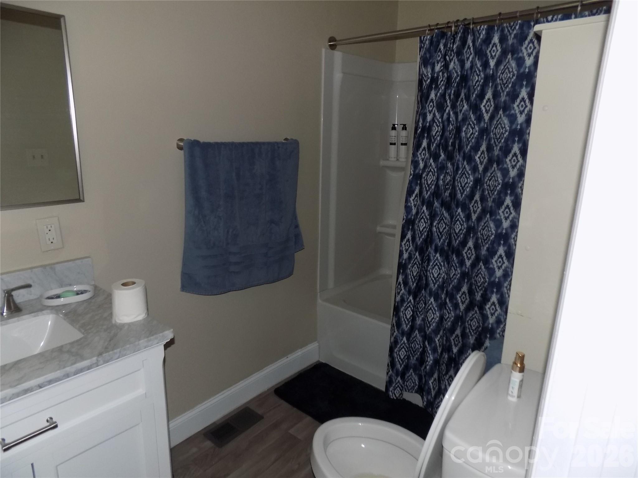 Full Bath - 201 Horsley Avenue, Belmont