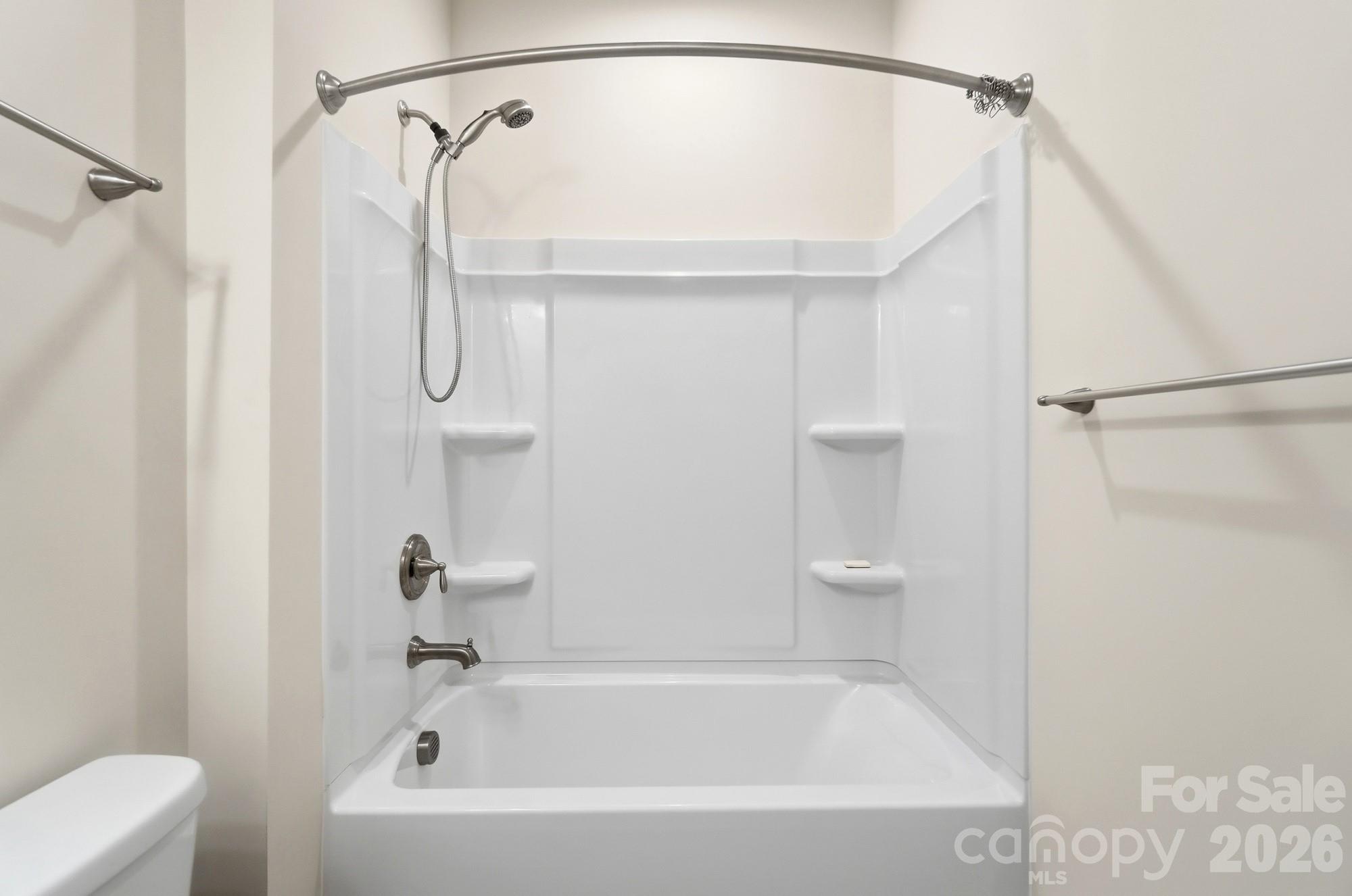 Secondary full bathroom - 1620 Red Leaf Drive, Fort Mill
