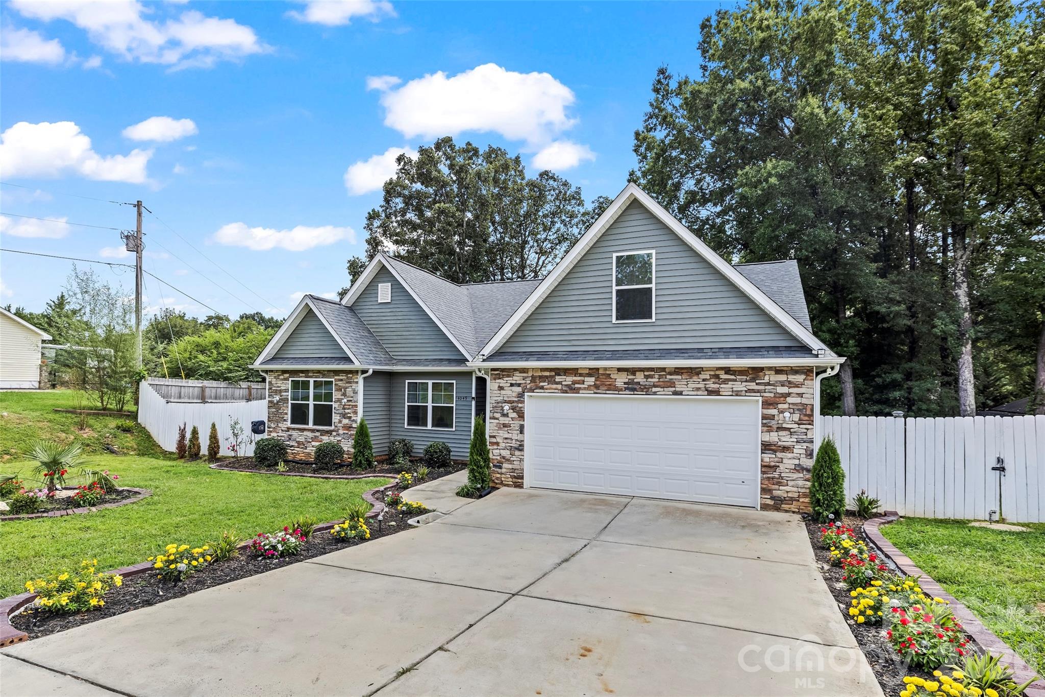 Single Family Residence at 4049 Fincher Road, Matthews, photo 3 of 27
