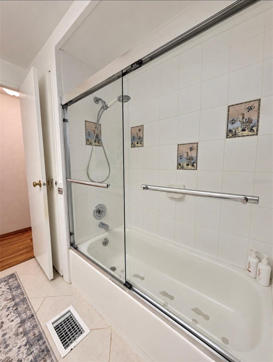 Hallway Bathroom - 1100 BELCHER RD S #535, LARGO