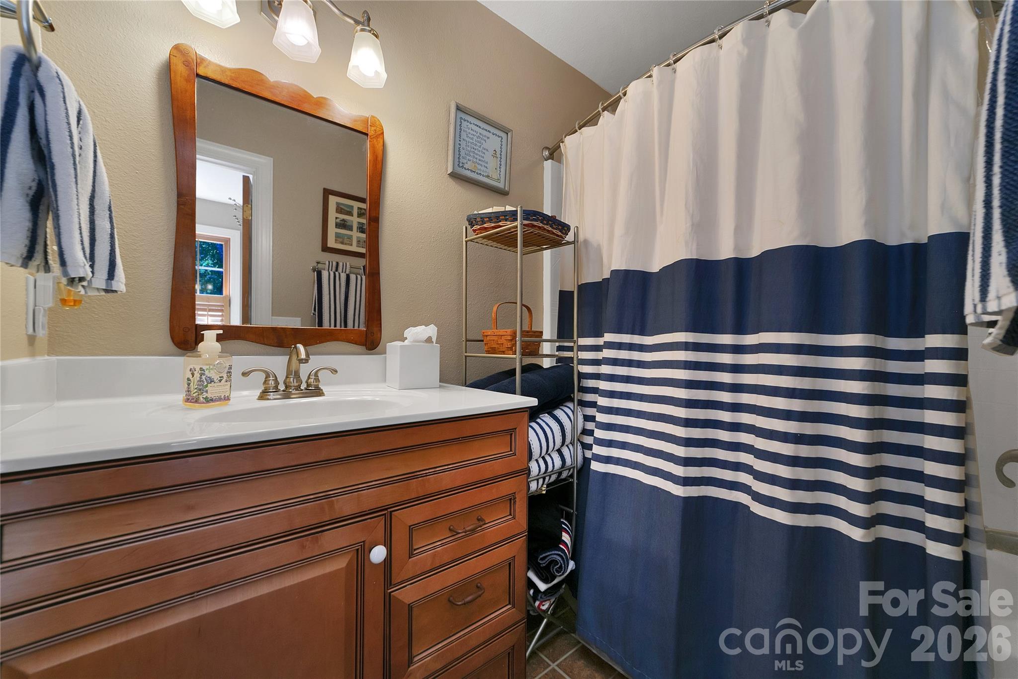 Upstairs Full Bathroom - 111 Kanunu Court, Brevard