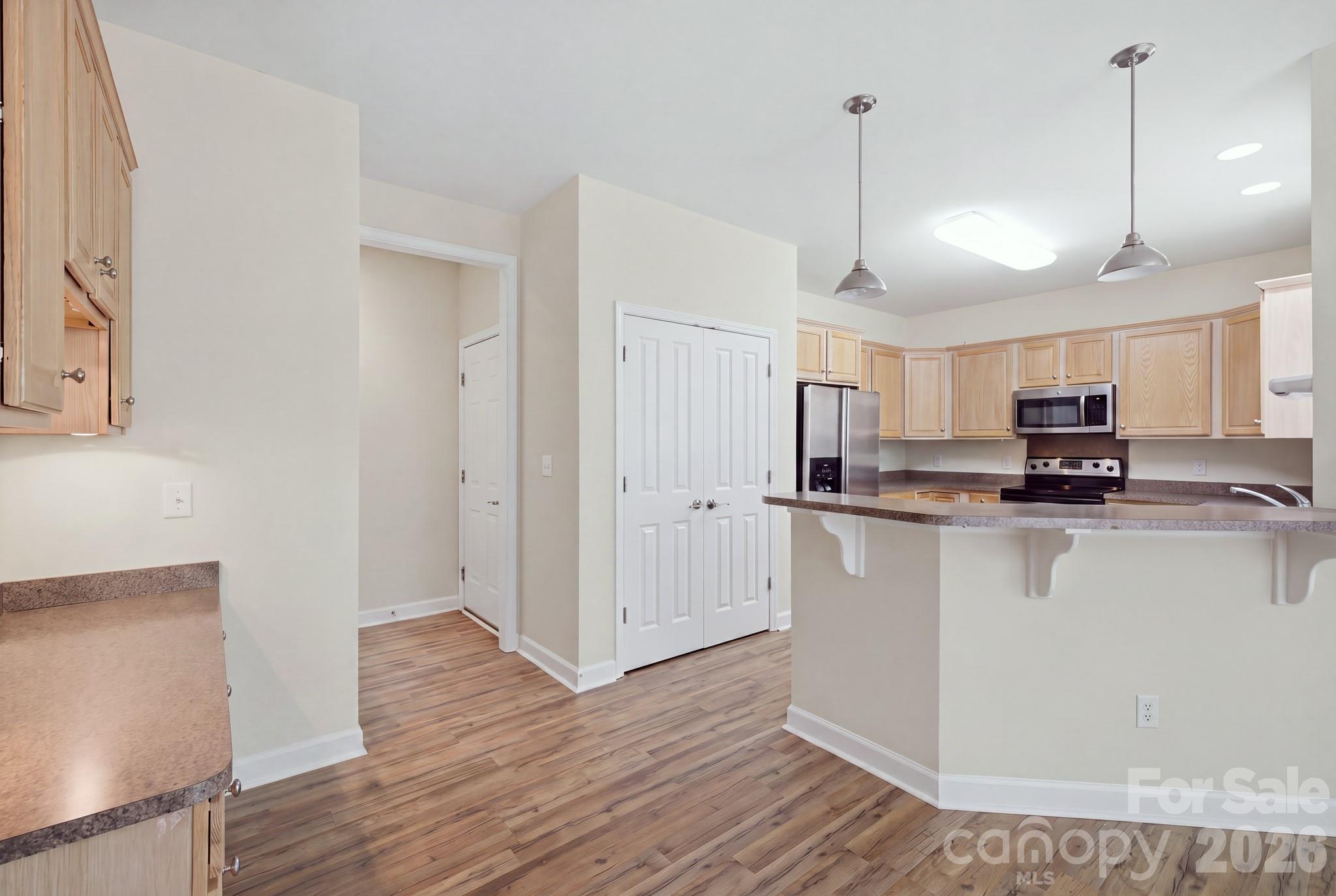 Beautiful kitchen featuring a dedicated desk area and ample workspace. - 14724 Beatties Ford Road, Huntersville