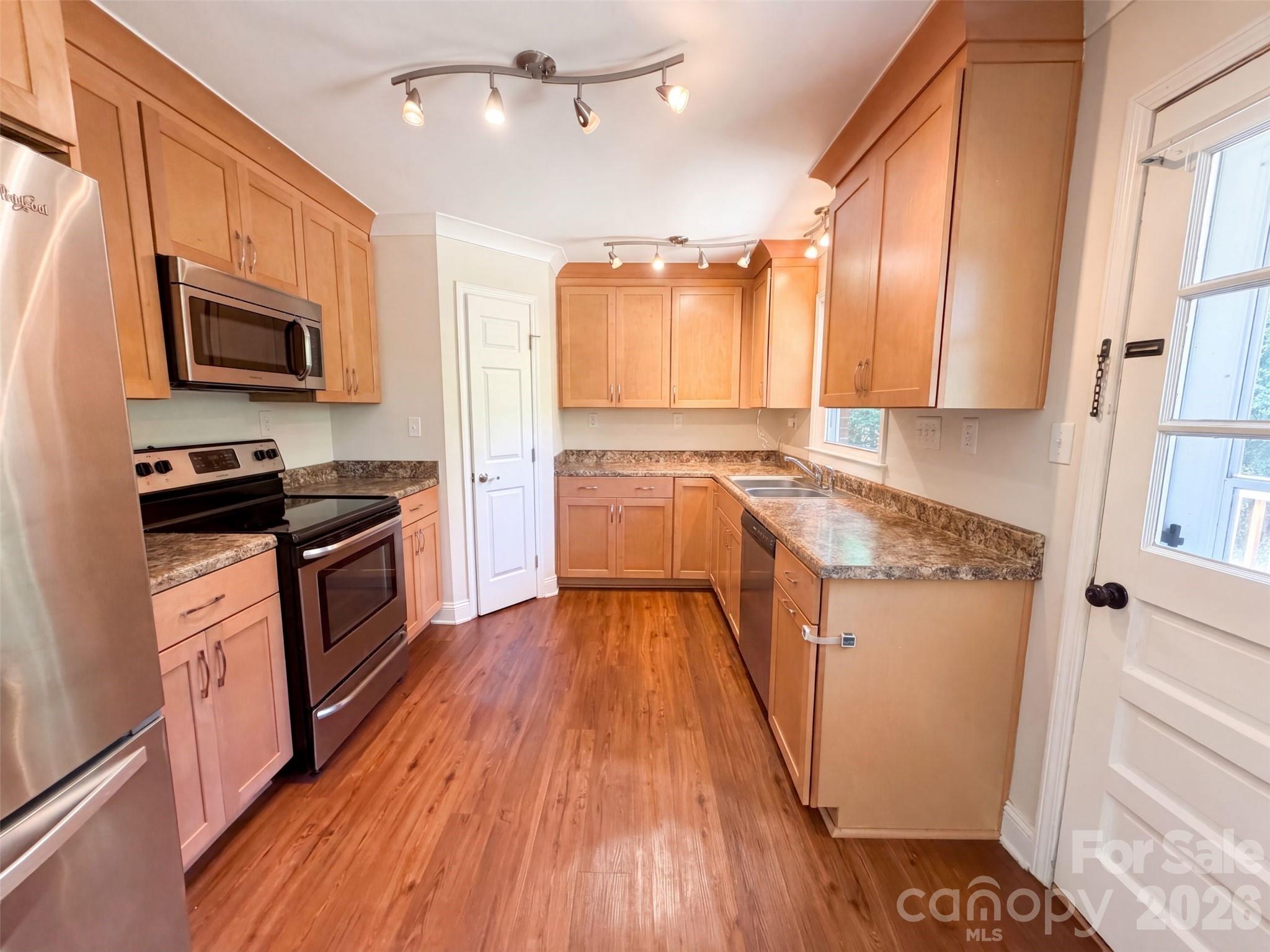 Single Family Residence at 2154 Rosewood Drive, Rock Hill, photo 2 of 16