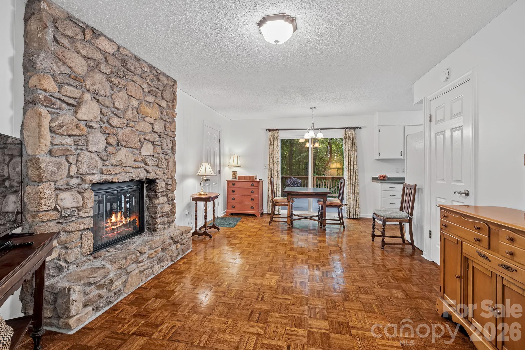 Single Family Residence at 2 Brae Burn Way, Arden, photo 5 of 31
