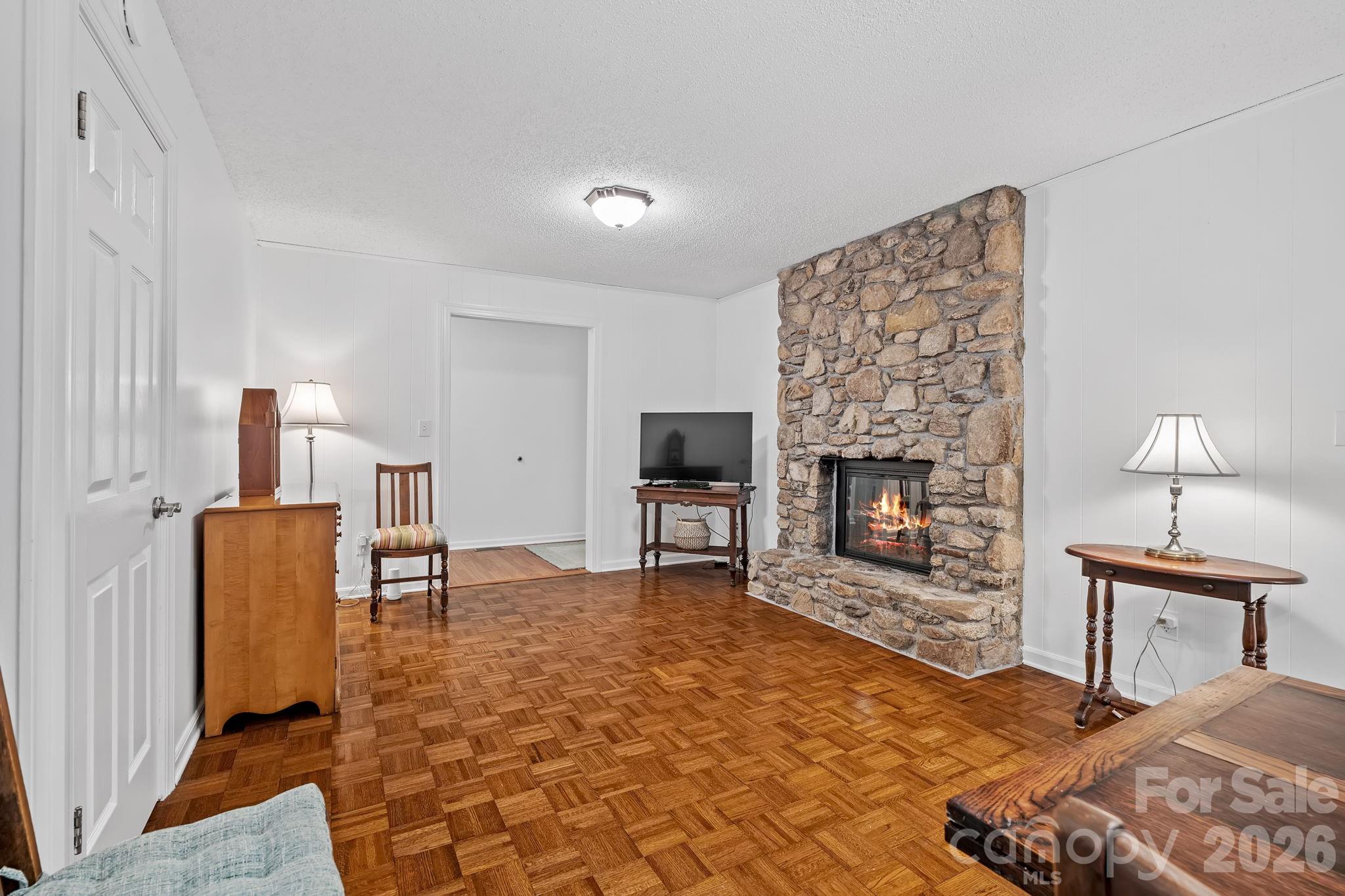 Single Family Residence at 2 Brae Burn Way, Arden, photo 6 of 31