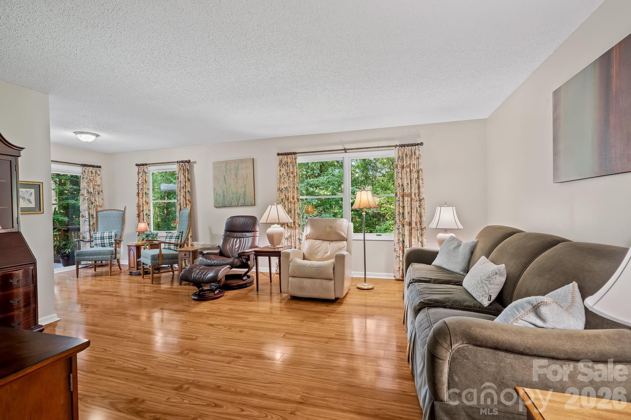 Single Family Residence at 2 Brae Burn Way, Arden, photo 7 of 31