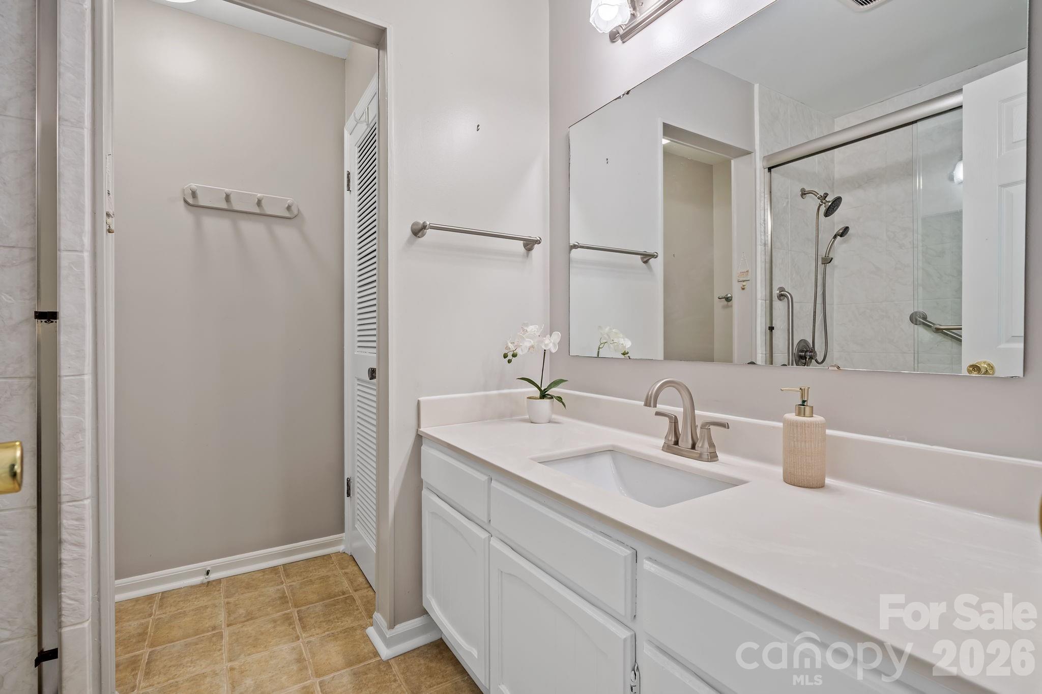 Single Family Residence at 2 Brae Burn Way, Arden, photo 13 of 31