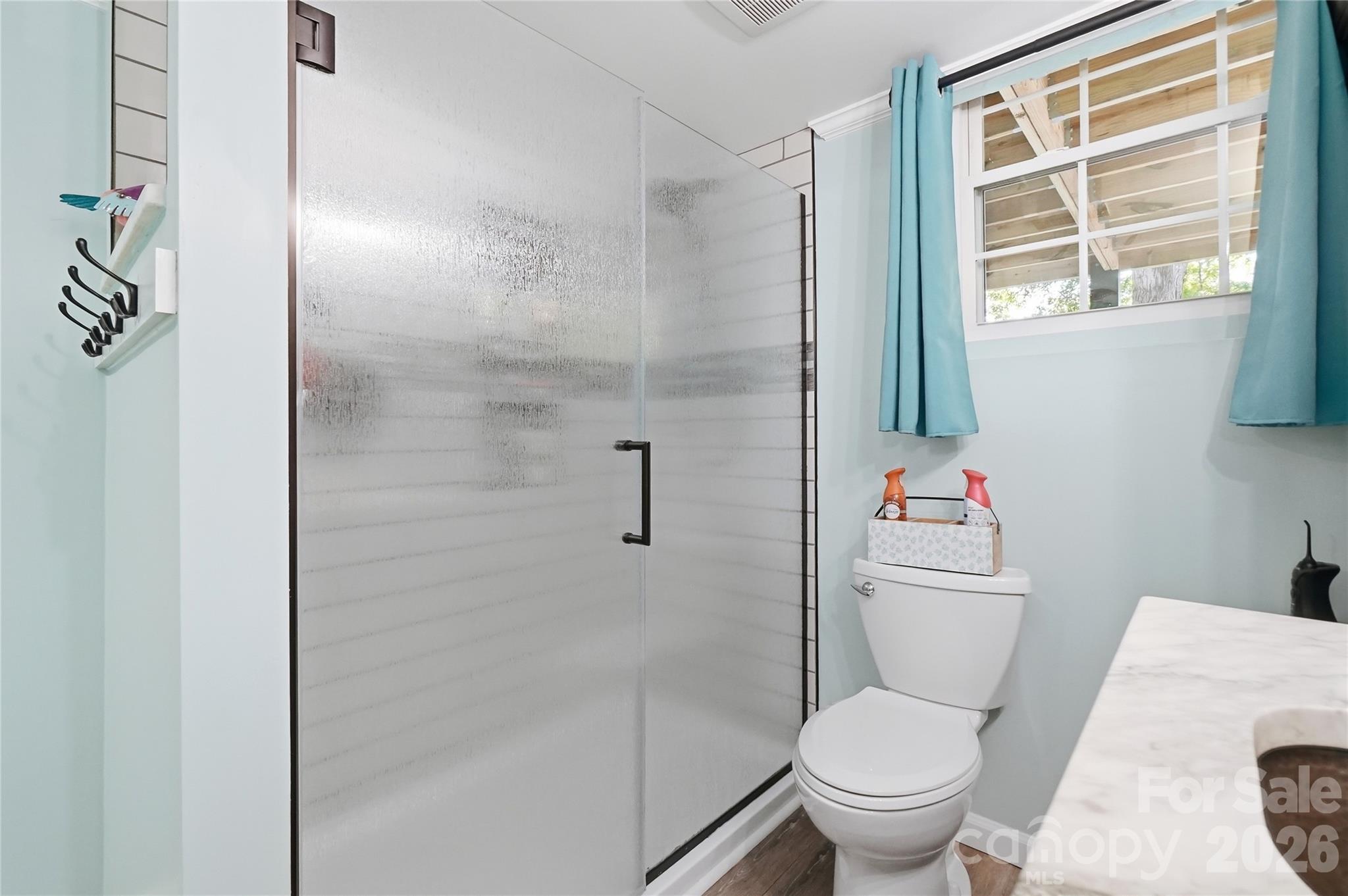 Full Bathroom - 1690 26th Street NE, Hickory
