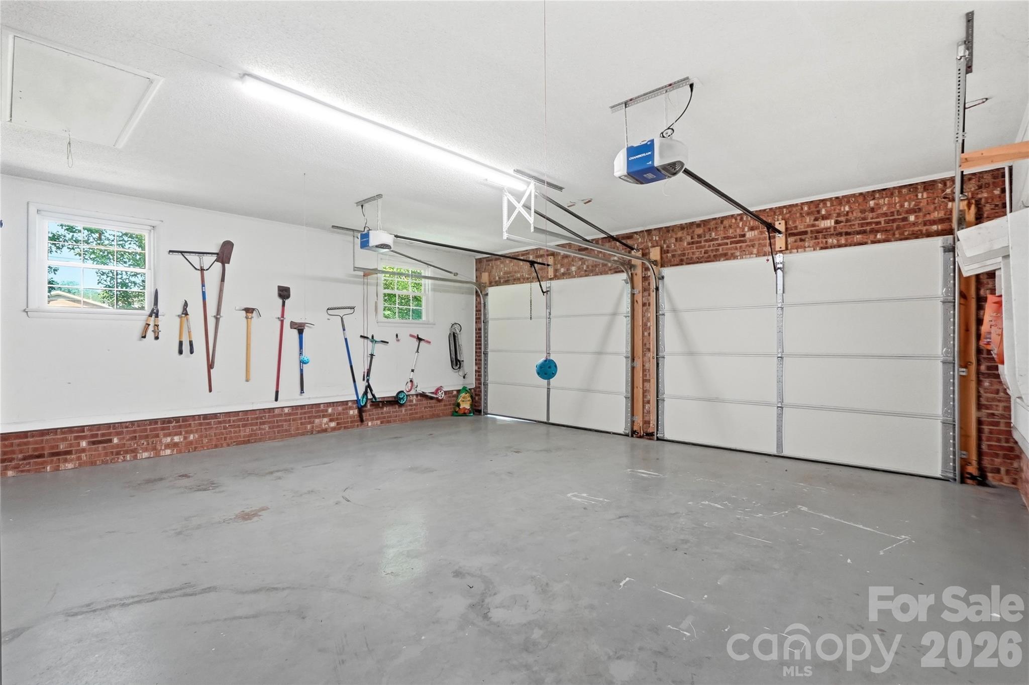 Oversized garage - 1690 26th Street NE, Hickory