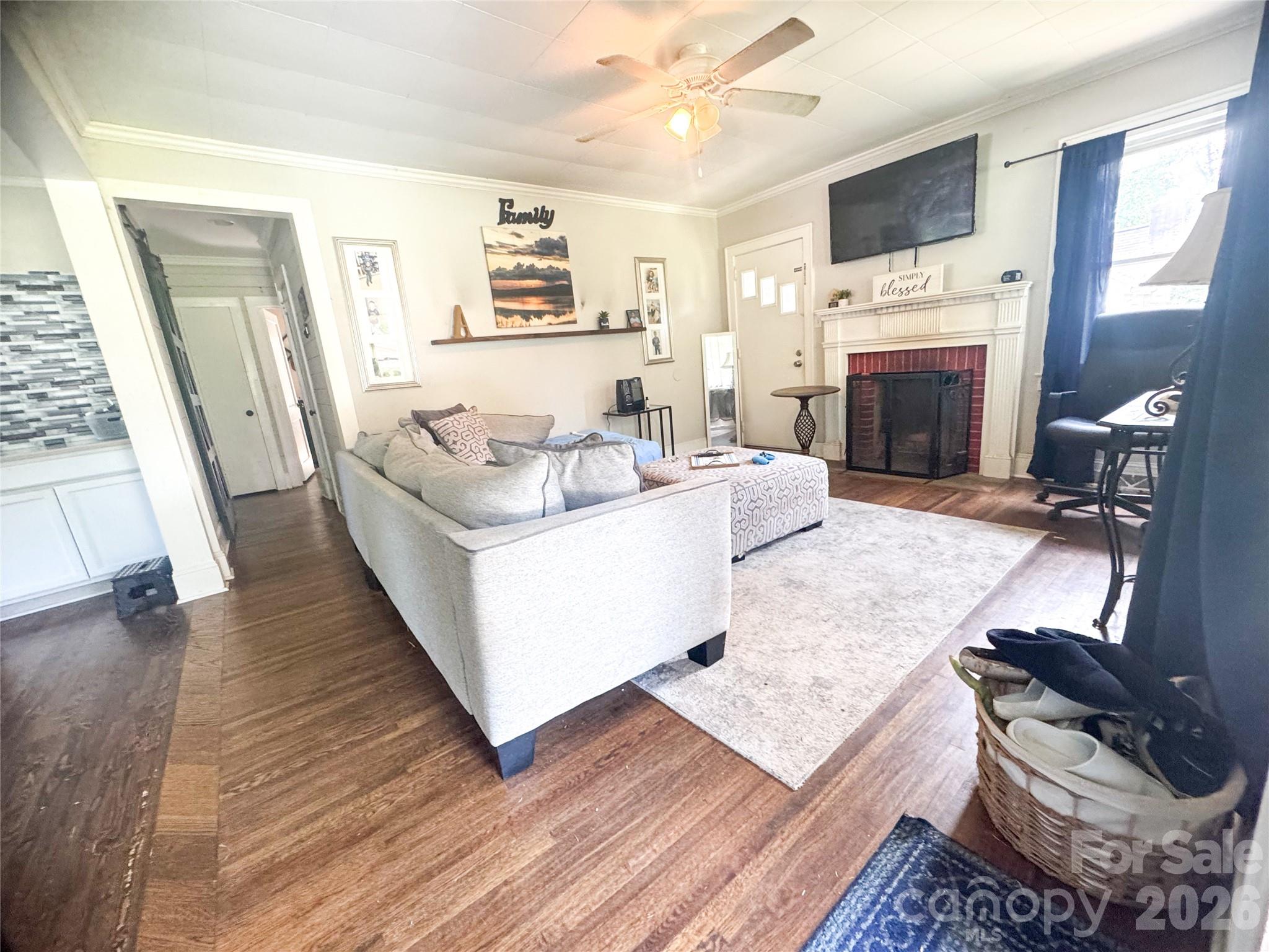 Single Family Residence at 370 Belvedere Drive NW, Concord, photo 4 of 11