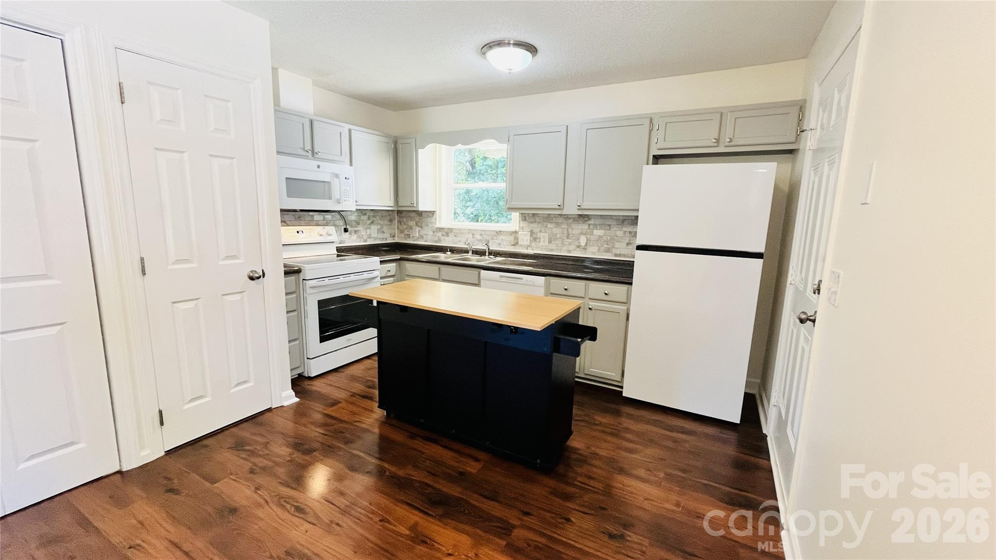 Single Family Residence at 828 Cornelius Road, Mooresville, photo 17 of 28