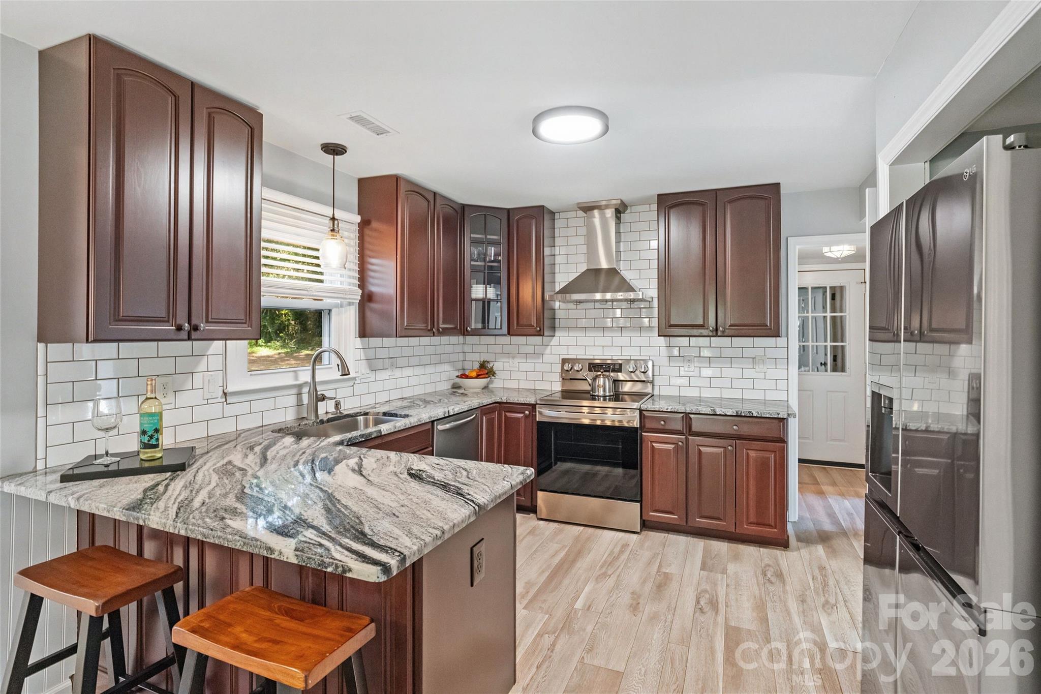 Kitchen/Peninsula - 2010 Glendalough Lane, Matthews