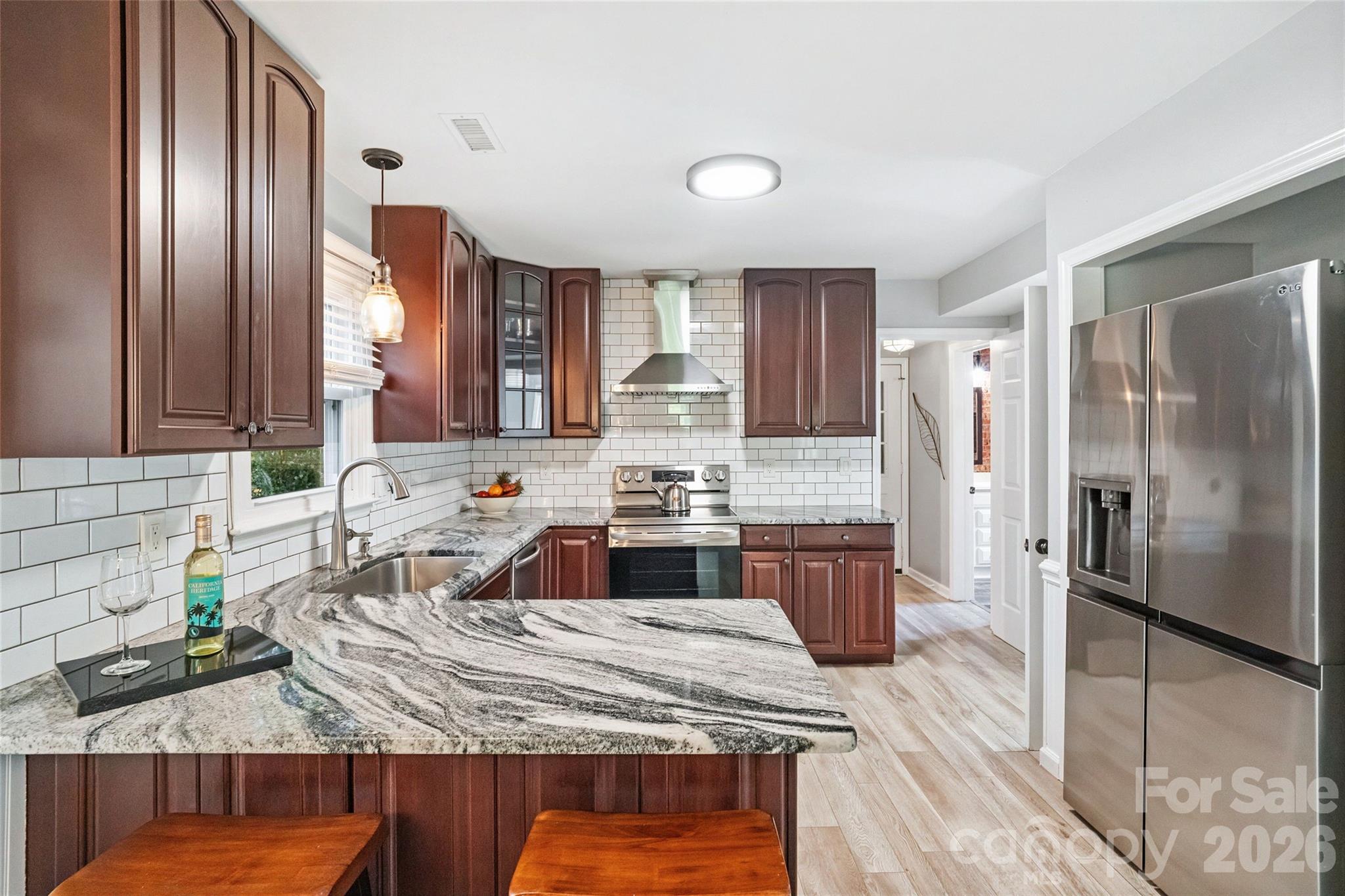 Kitchen/Peninsula - 2010 Glendalough Lane, Matthews
