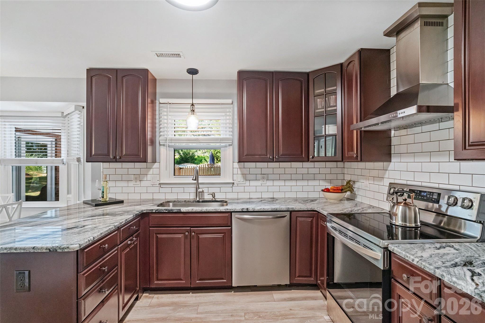 Kitchen - 2010 Glendalough Lane, Matthews
