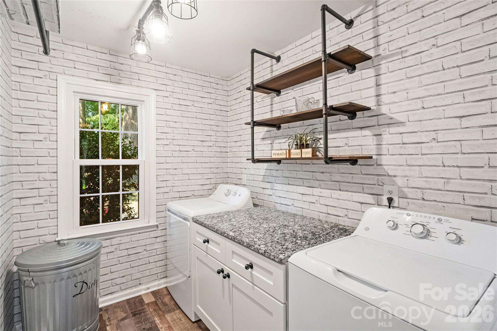 Main Level Laundry - 2010 Glendalough Lane, Matthews