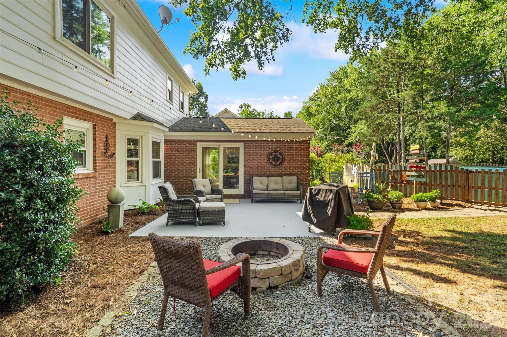 Fire pit/Patio - 2010 Glendalough Lane, Matthews