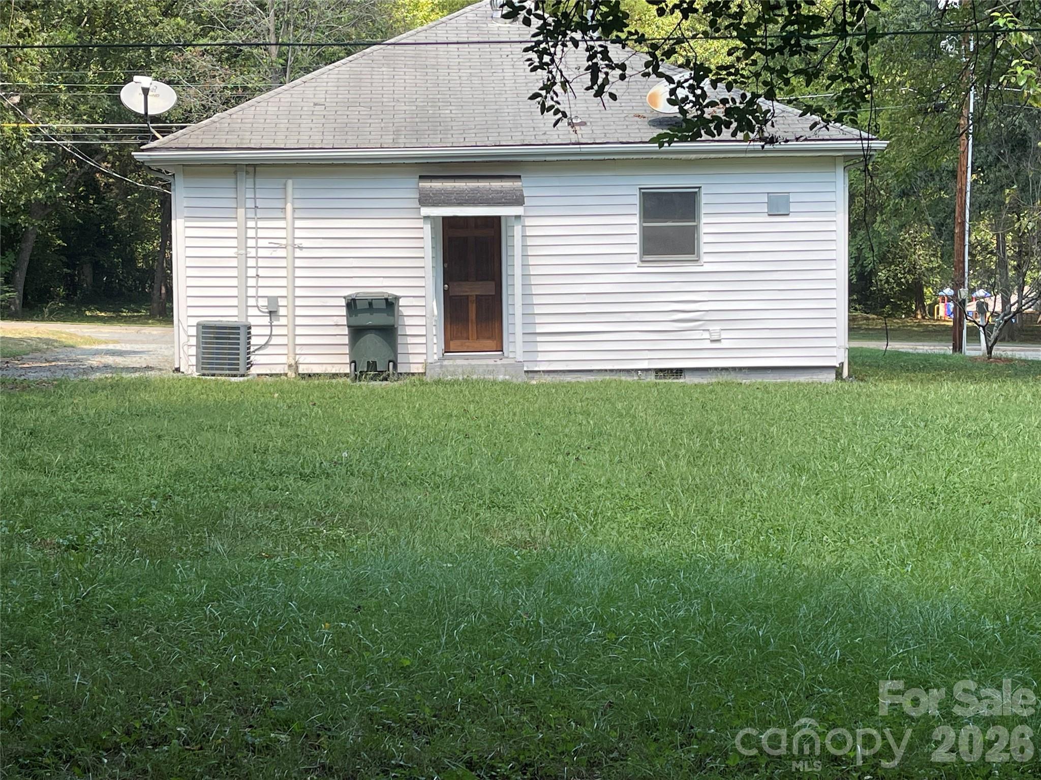 Single Family Residence at 72 Spencer Avenue, Mooresville, photo 10 of 12