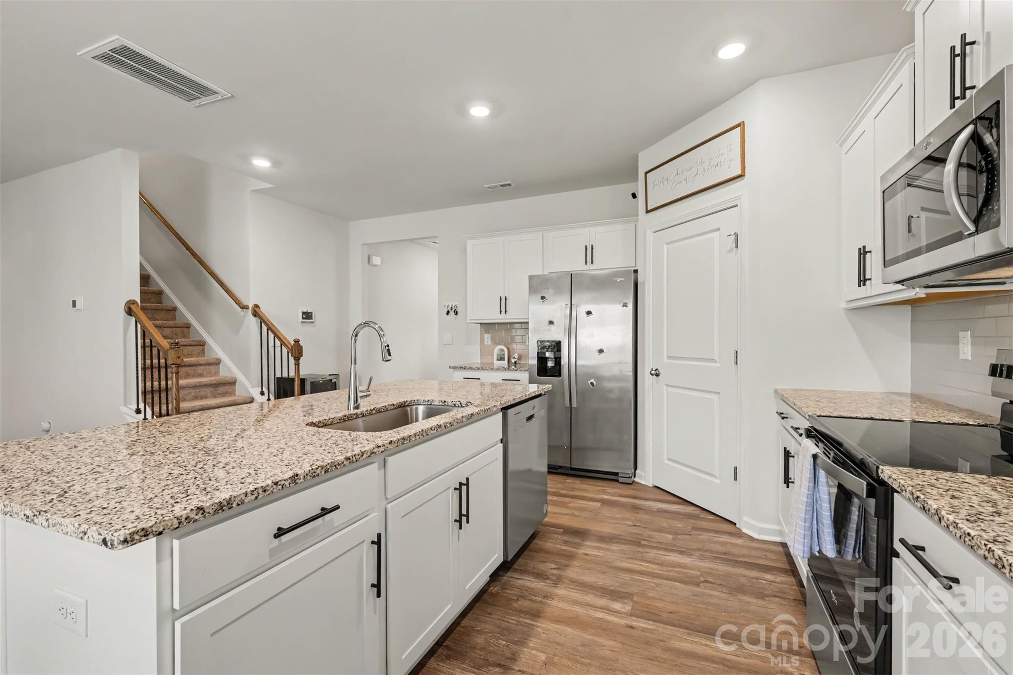 Single Family Residence at 3008 Sassafras Trail, Gastonia, photo 9 of 34