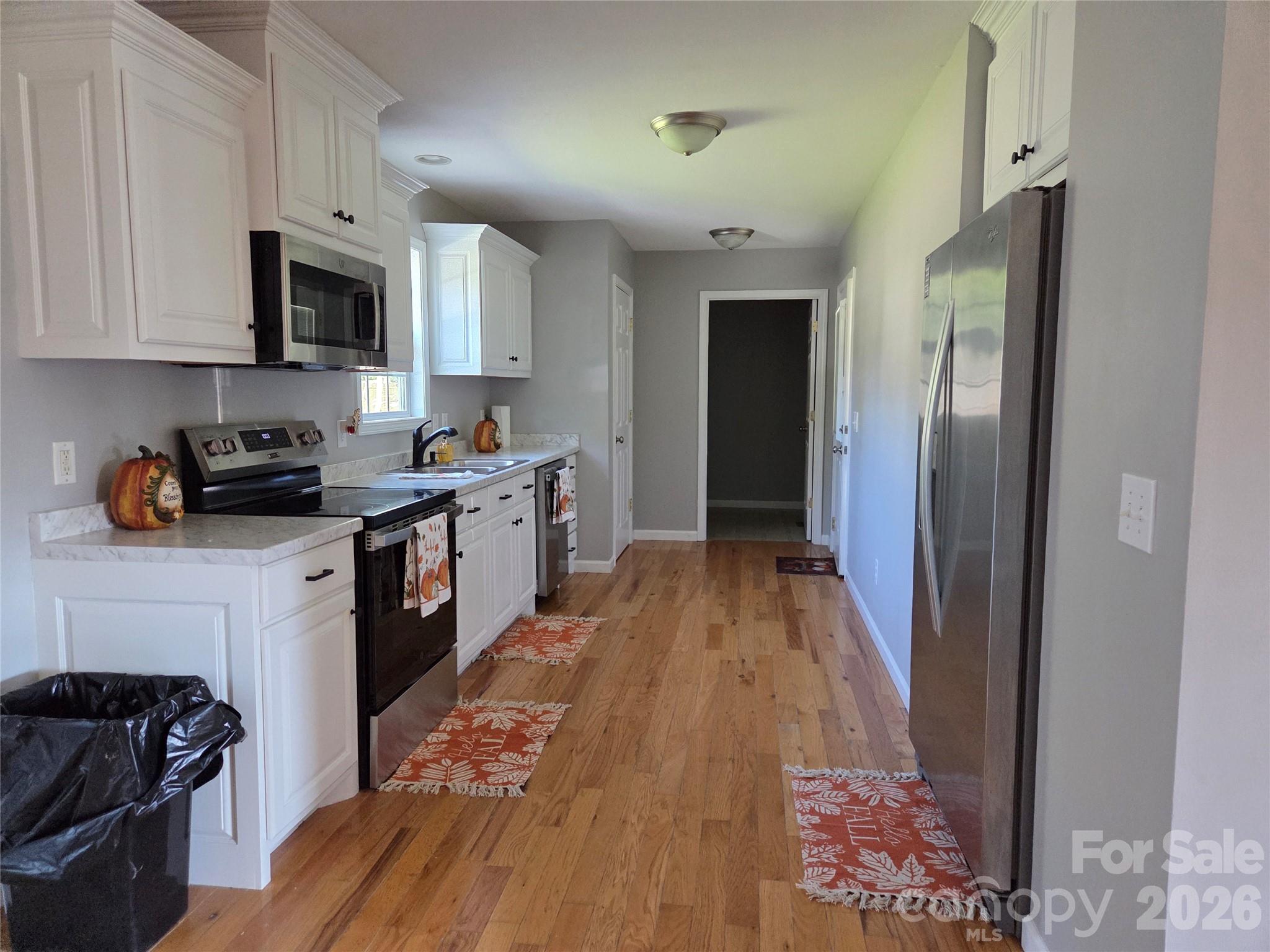 Single Family Residence at 10 Miss Julia Way, Granite Falls, photo 11 of 18