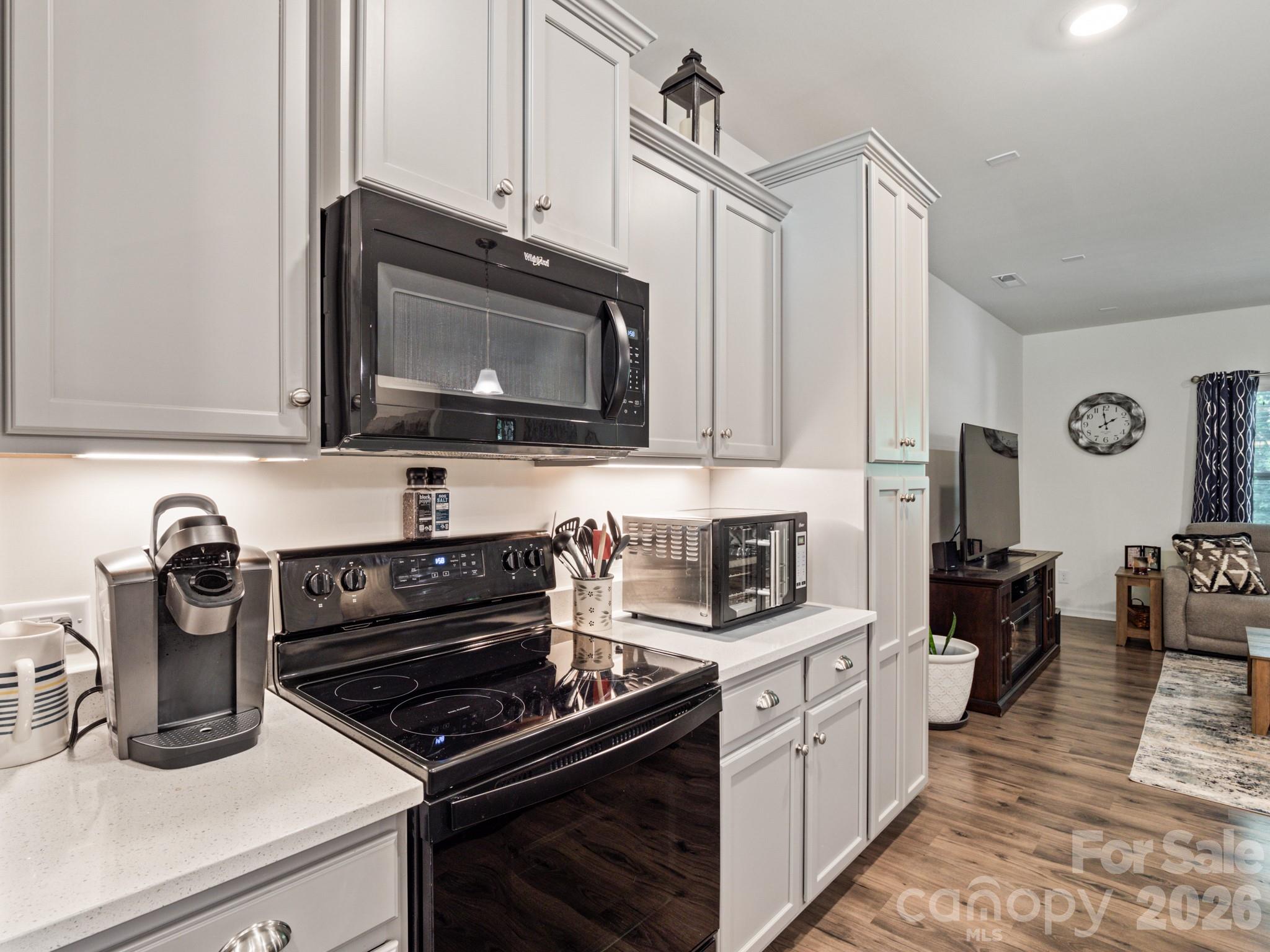 Single Family Residence at 128 S Harbor Watch Drive, Statesville, photo 9 of 48