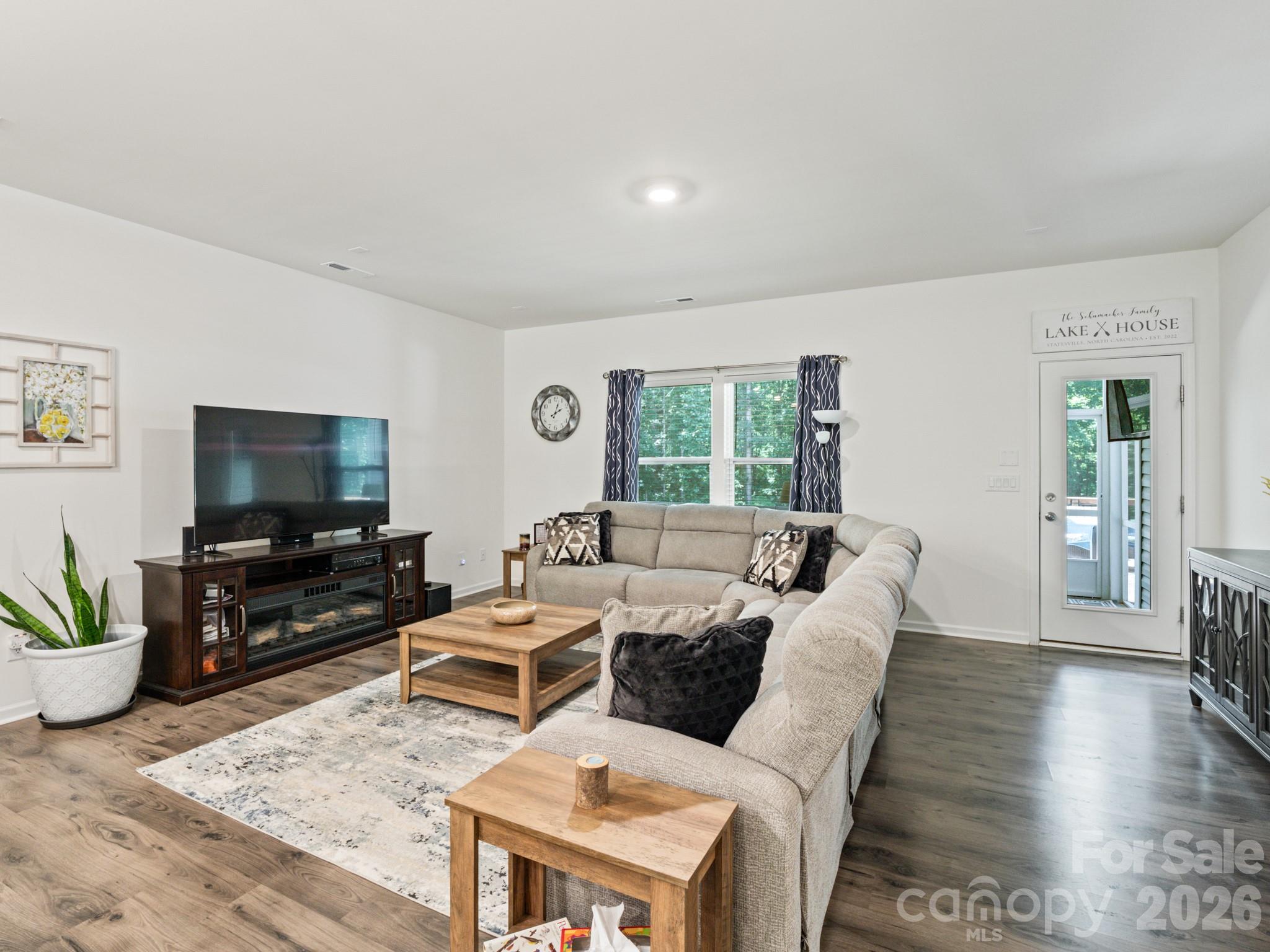 Single Family Residence at 128 S Harbor Watch Drive, Statesville, photo 13 of 48