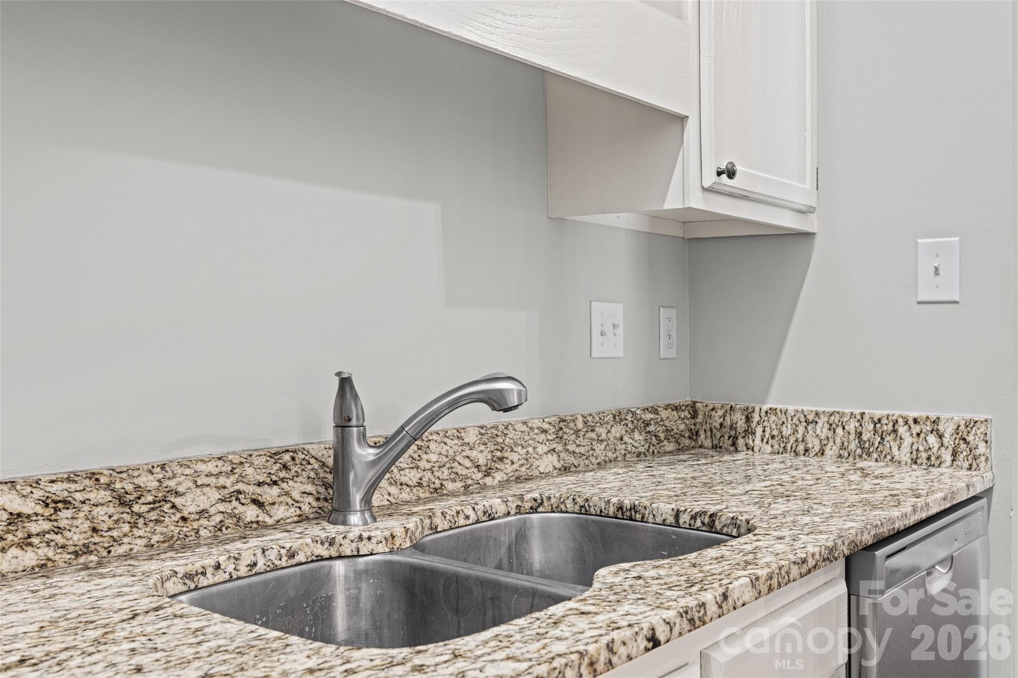Undermount sink in granite countertops - 4160 Charlotte Highway, Lake Wylie