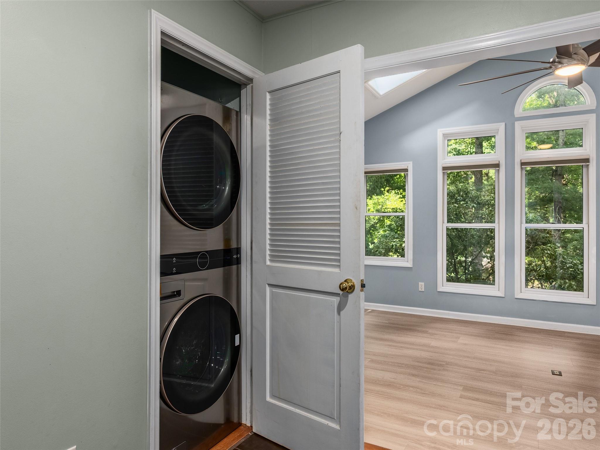 Single Family Residence at 921 Indian Hill Road, Hendersonville, photo 5 of 33