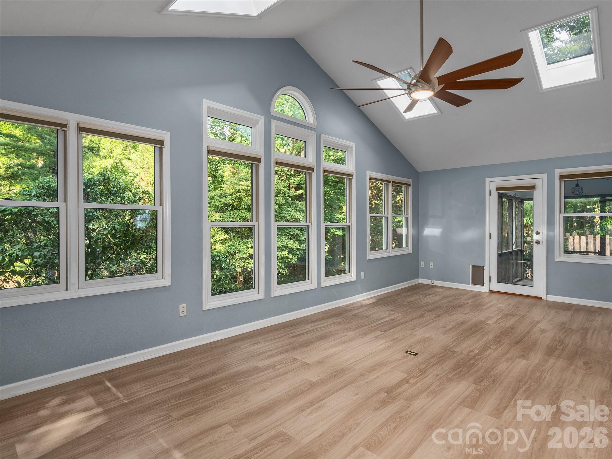 Single Family Residence at 921 Indian Hill Road, Hendersonville, photo 8 of 33
