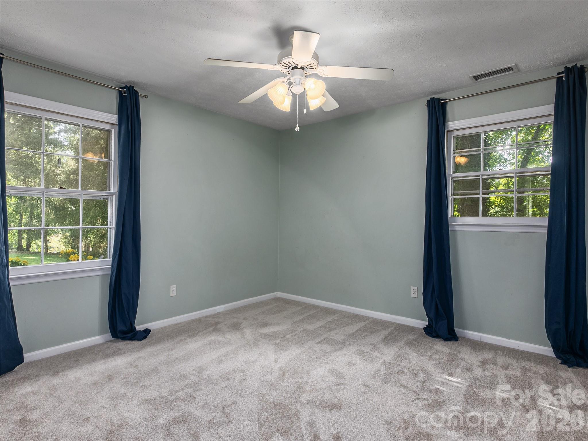 Single Family Residence at 921 Indian Hill Road, Hendersonville, photo 16 of 33
