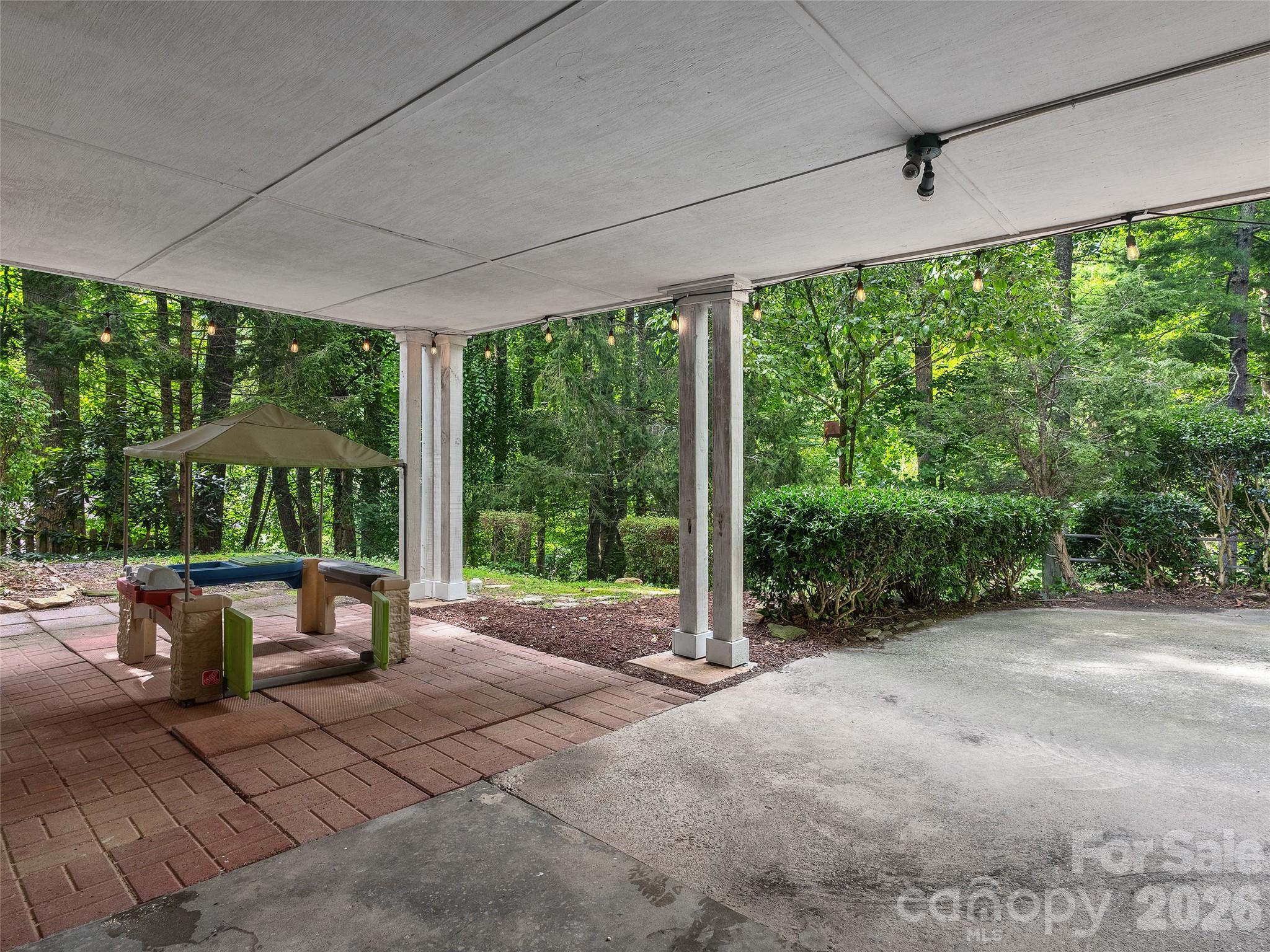 Single Family Residence at 921 Indian Hill Road, Hendersonville, photo 24 of 33