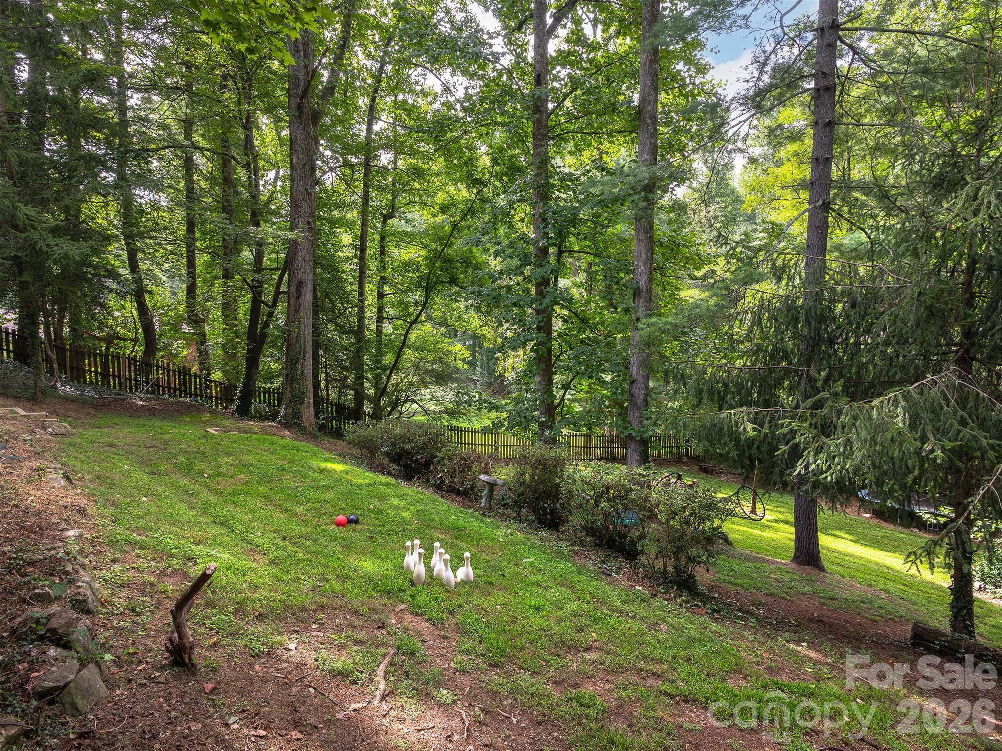 Single Family Residence at 921 Indian Hill Road, Hendersonville, photo 27 of 33