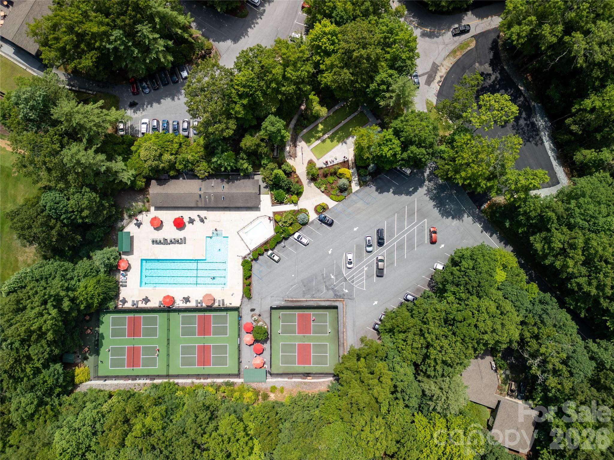 Connestee Falls Pool, tennis courts & pickleball - 303 Wodigeasgohi Drive, Brevard