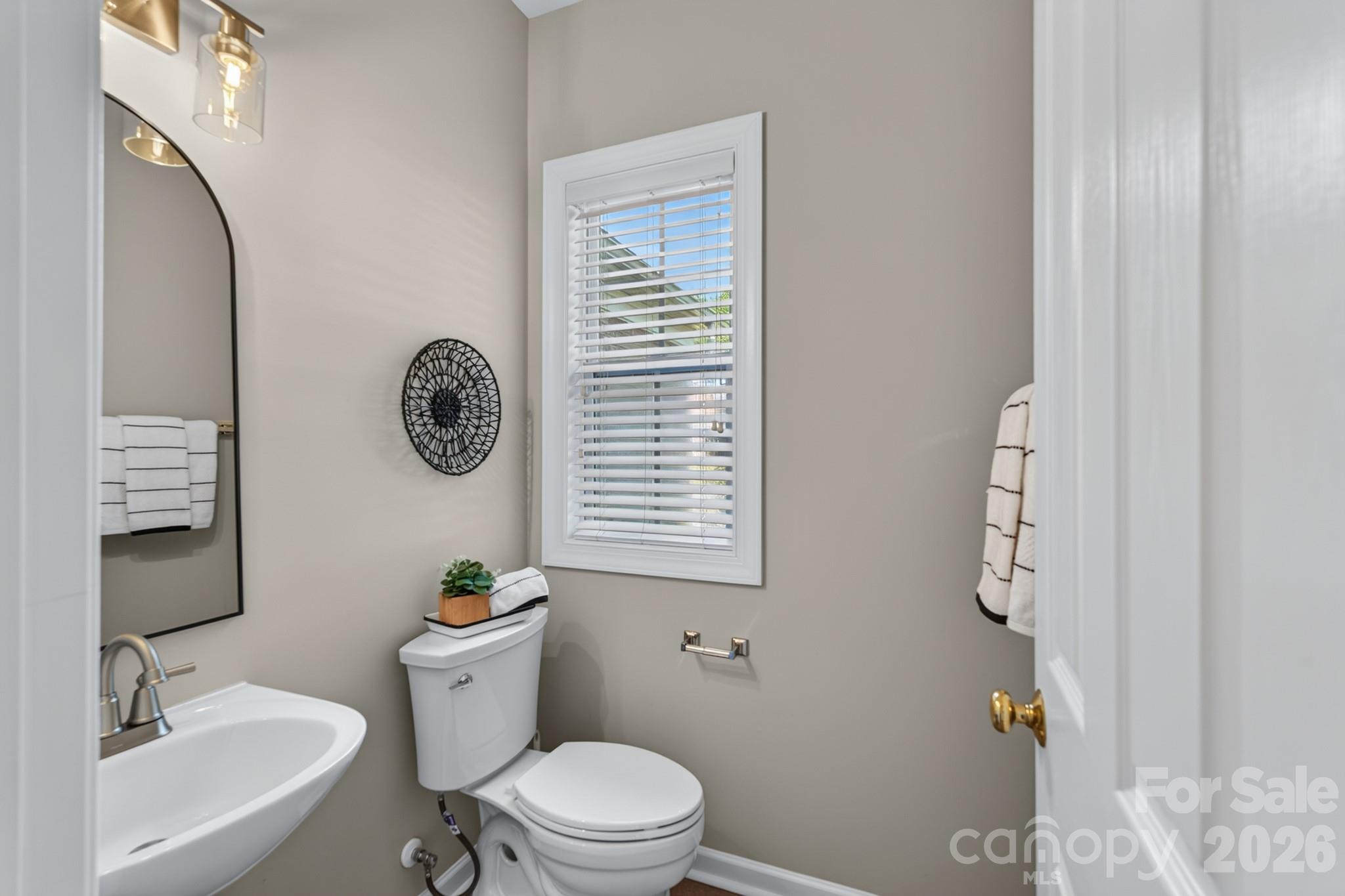 Half bathroom - 15611 Prescott Hill Avenue, Charlotte