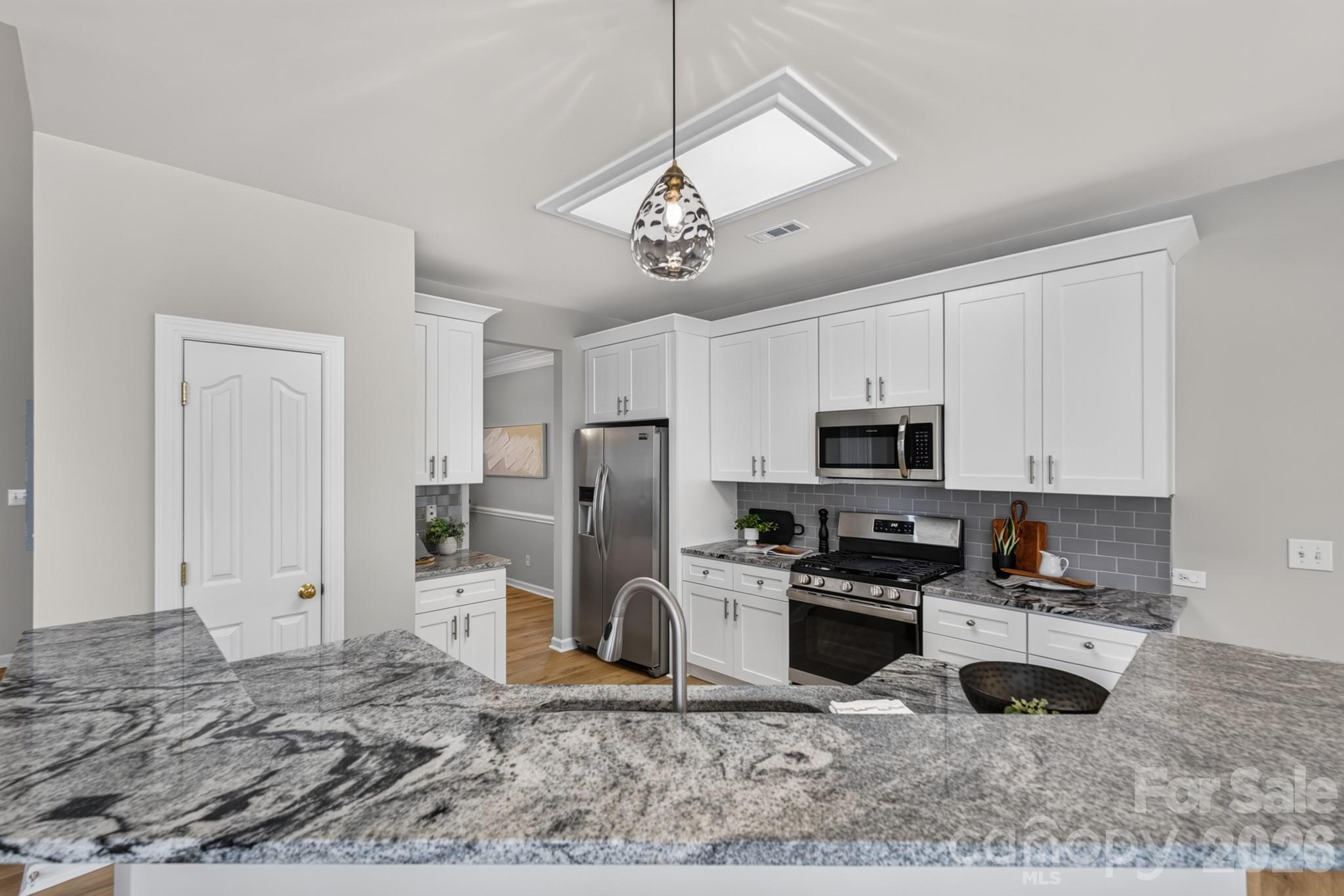 Single Family Residence at 15611 Prescott Hill Avenue, Charlotte, photo 11 of 38