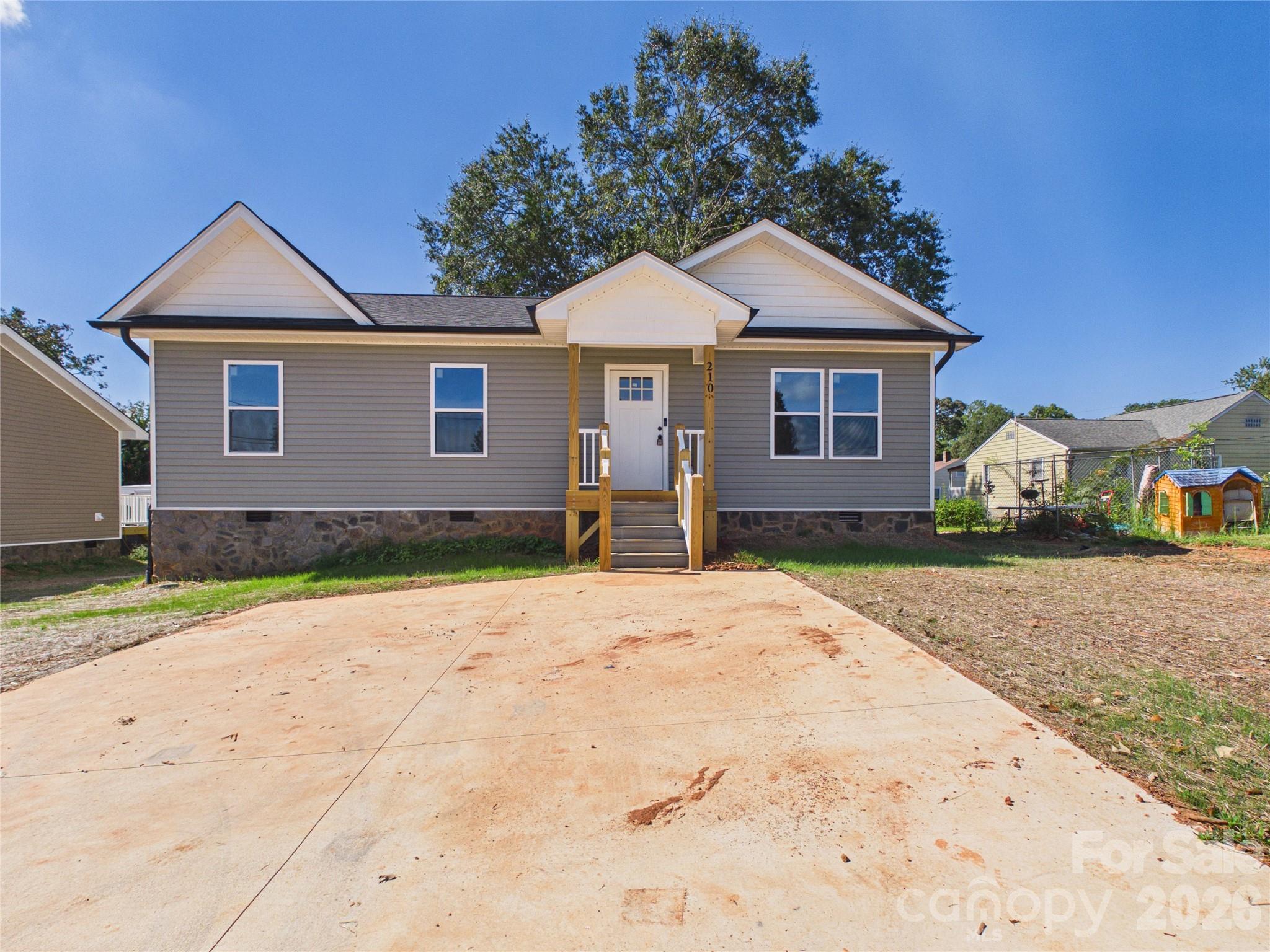 Single Family Residence at 210 22nd Avenue Place NE, Hickory, photo 3 of 25